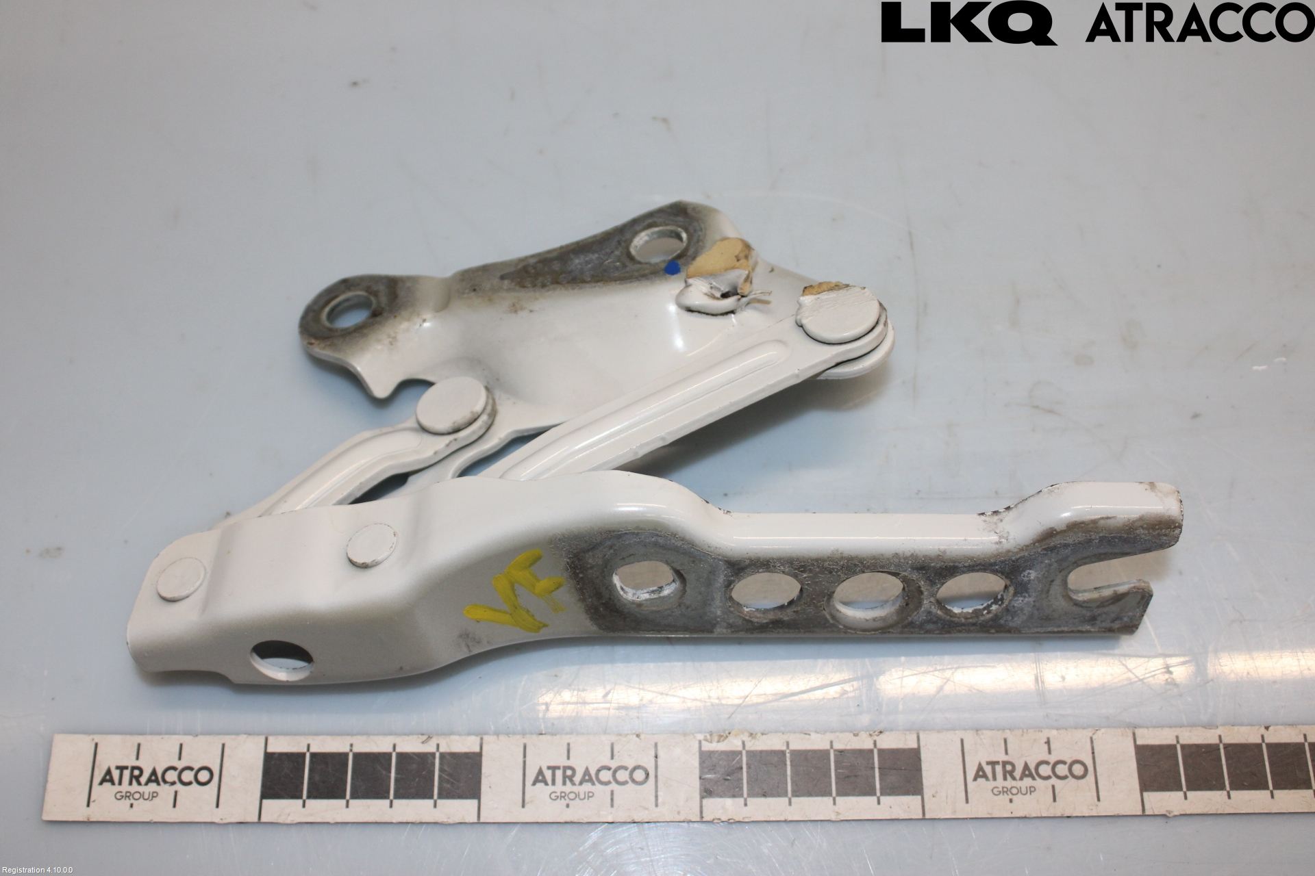 Skoda SUPERB 09-15 Huvgångjärn