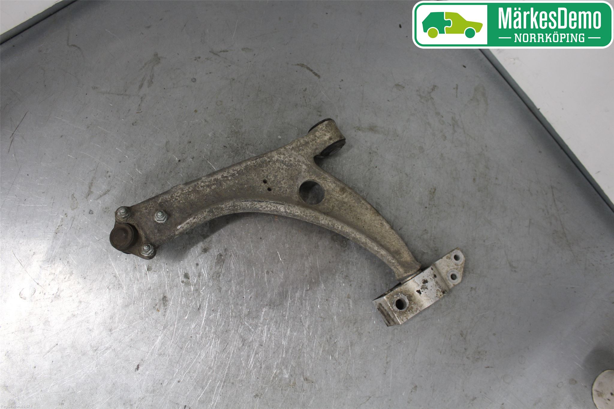 Volkswagen VW PASSAT 05-11 Bärarm Fram Undre Hö