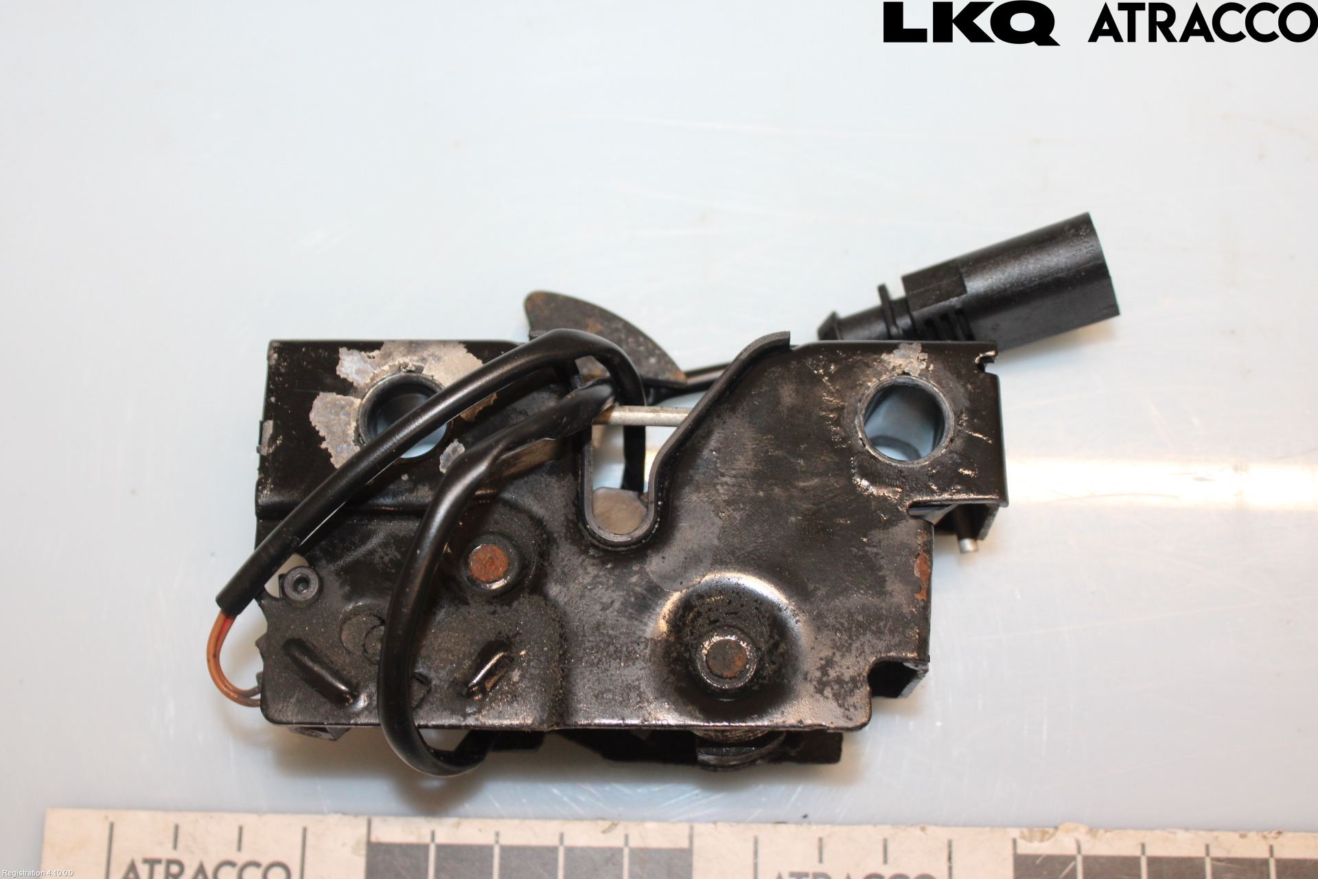 Volkswagen VW POLO 10-17 Huvlås