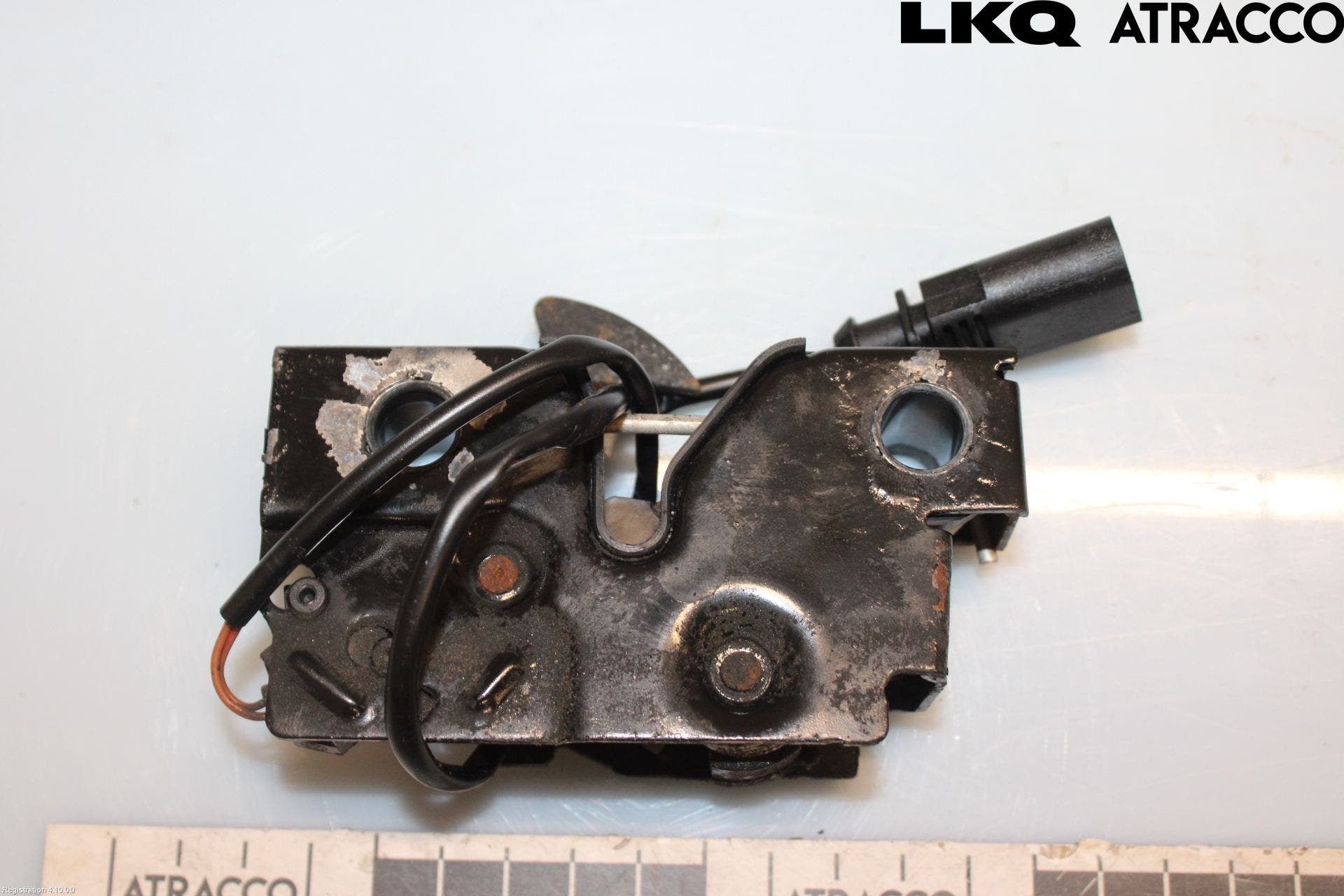 Volkswagen VW POLO 10-17 Huvlås