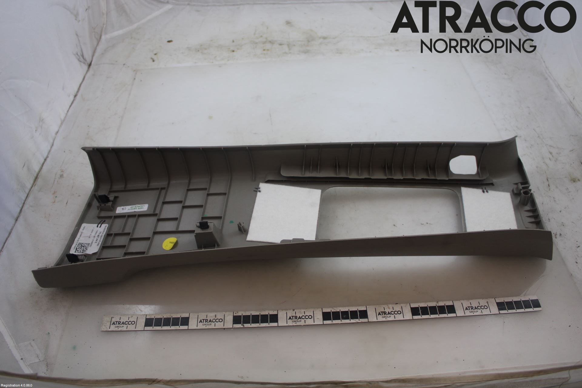 Volkswagen VW TRANSP/CARAVELLE (T7) 22-24 Inr Plastd A-B-C Stolpe
