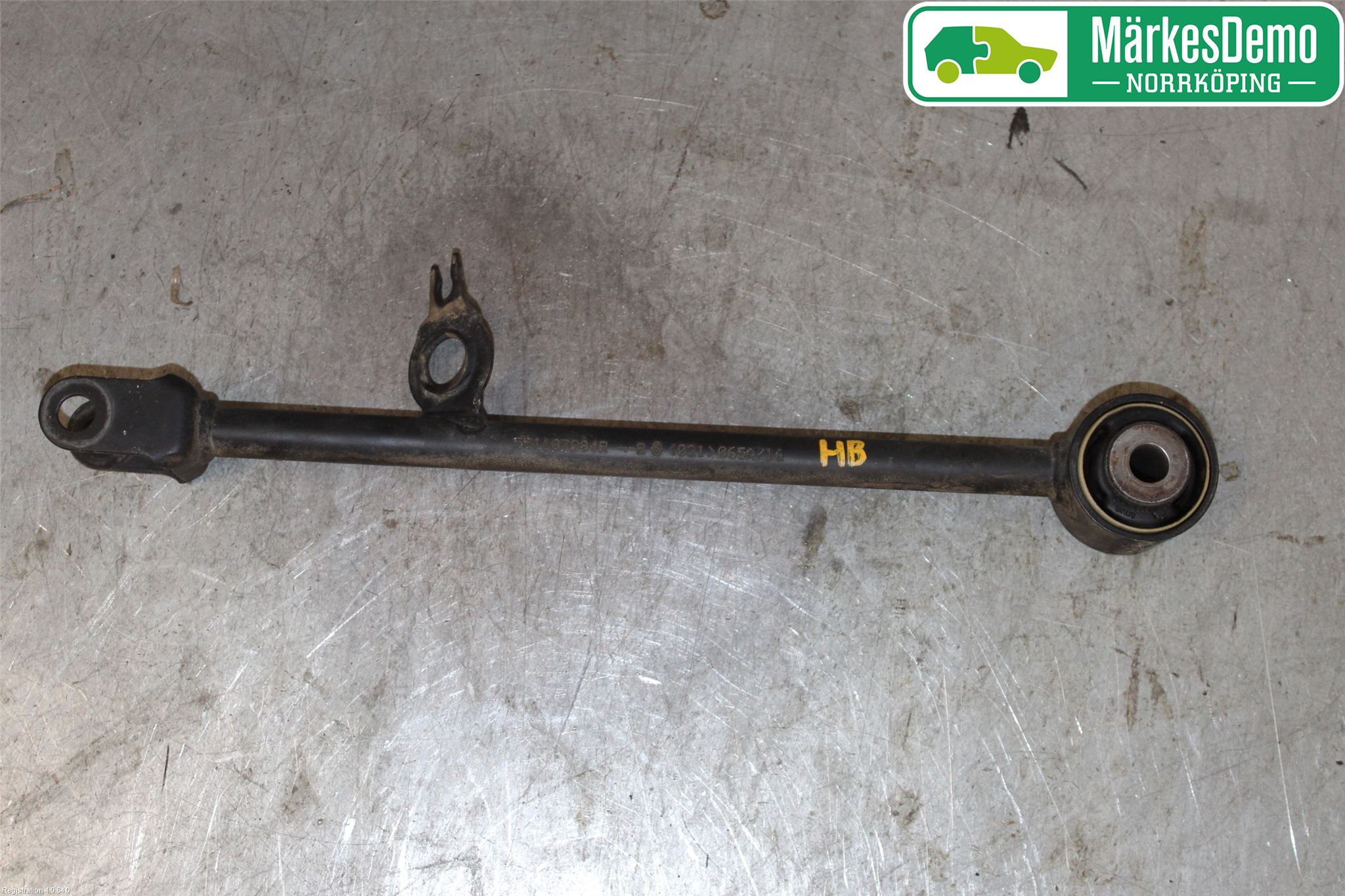 Dacia DUSTER 10-17 Bärarm Bak Höger