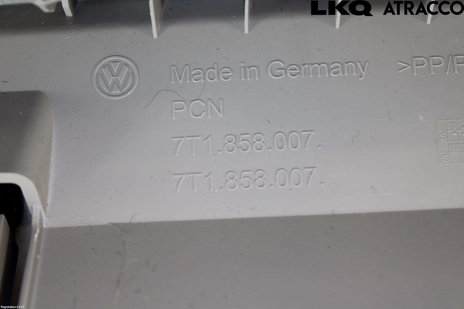Volkswagen VW TRANSP/CARAVELLE (T7) 22-24 Handskfack