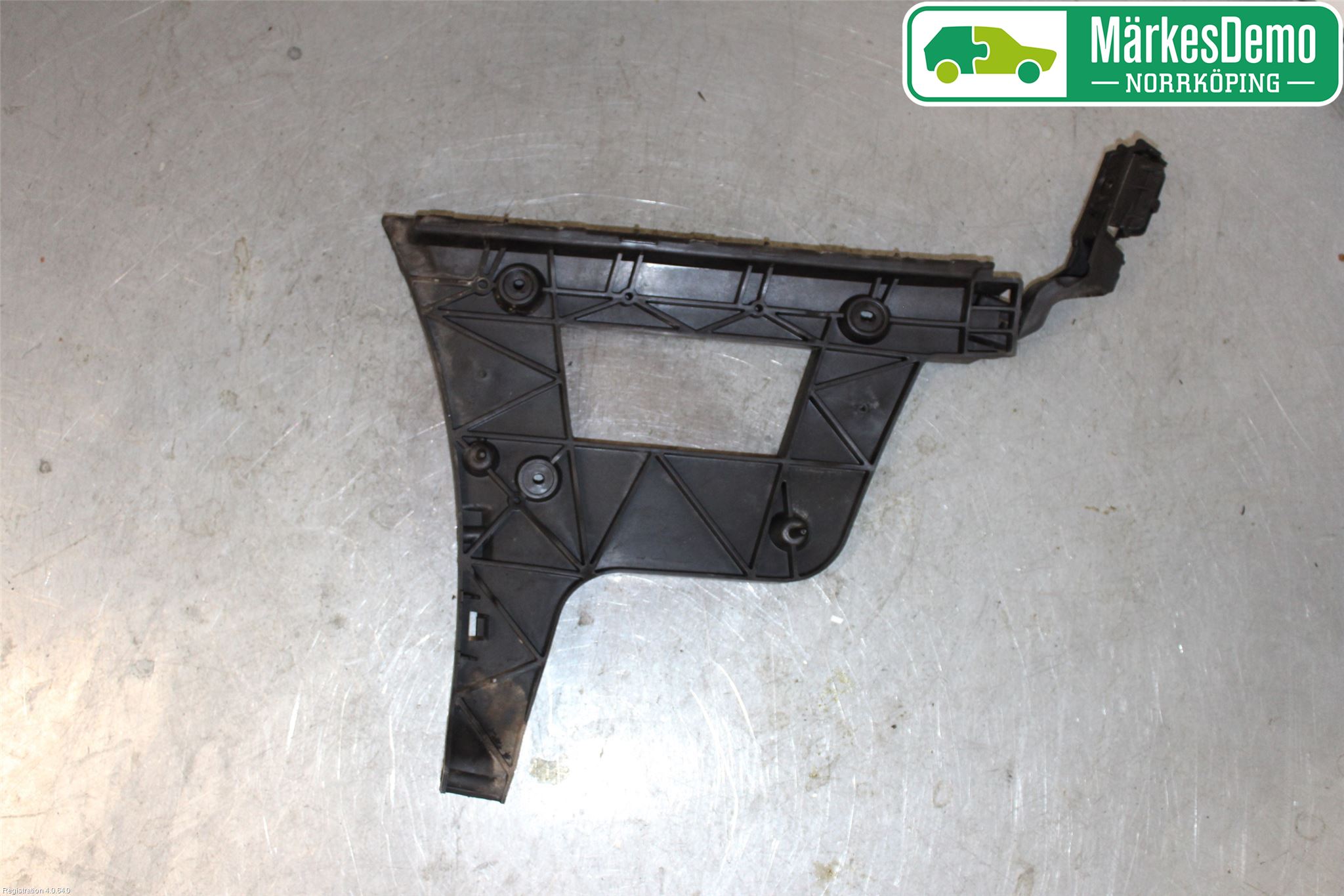 Audi A4/S4 08-11 Stötfångarfäste Bak Hö