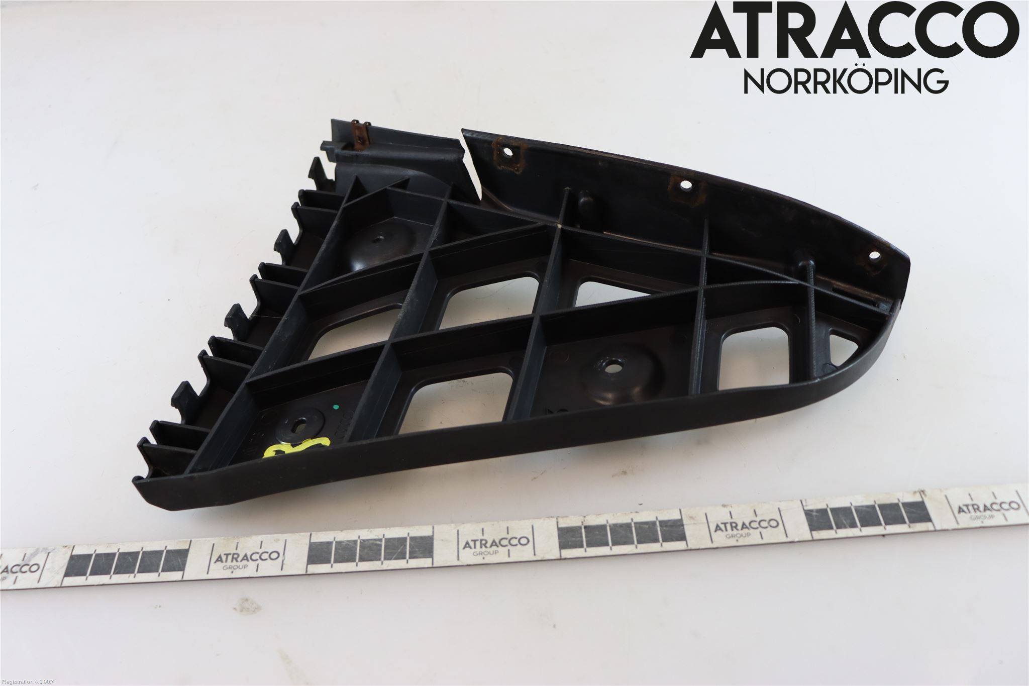 Audi A4/S4 01-05 Stötfångarfäste Bak Hö