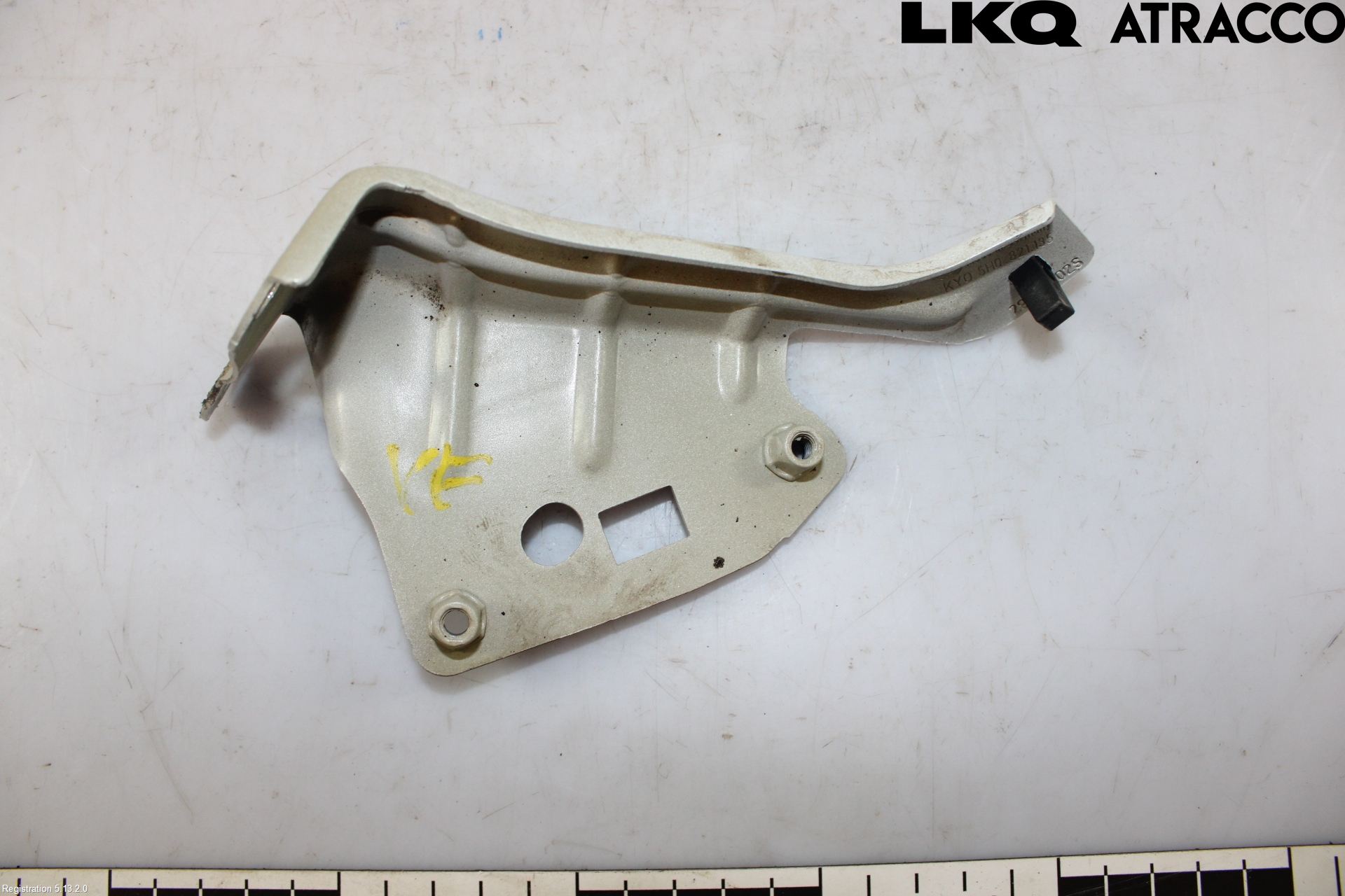 Volkswagen VW GOLF / E-GOLF VIII 20- Skärmfäste Fram Vä