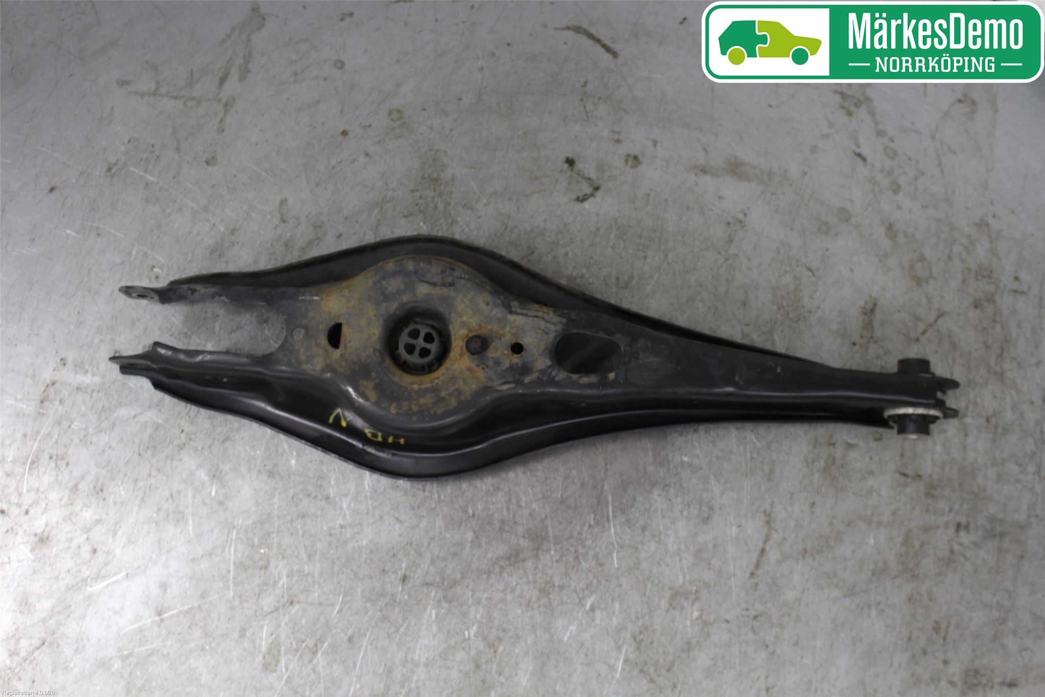 Skoda SUPERB 16-24 Bärarm Bak Höger