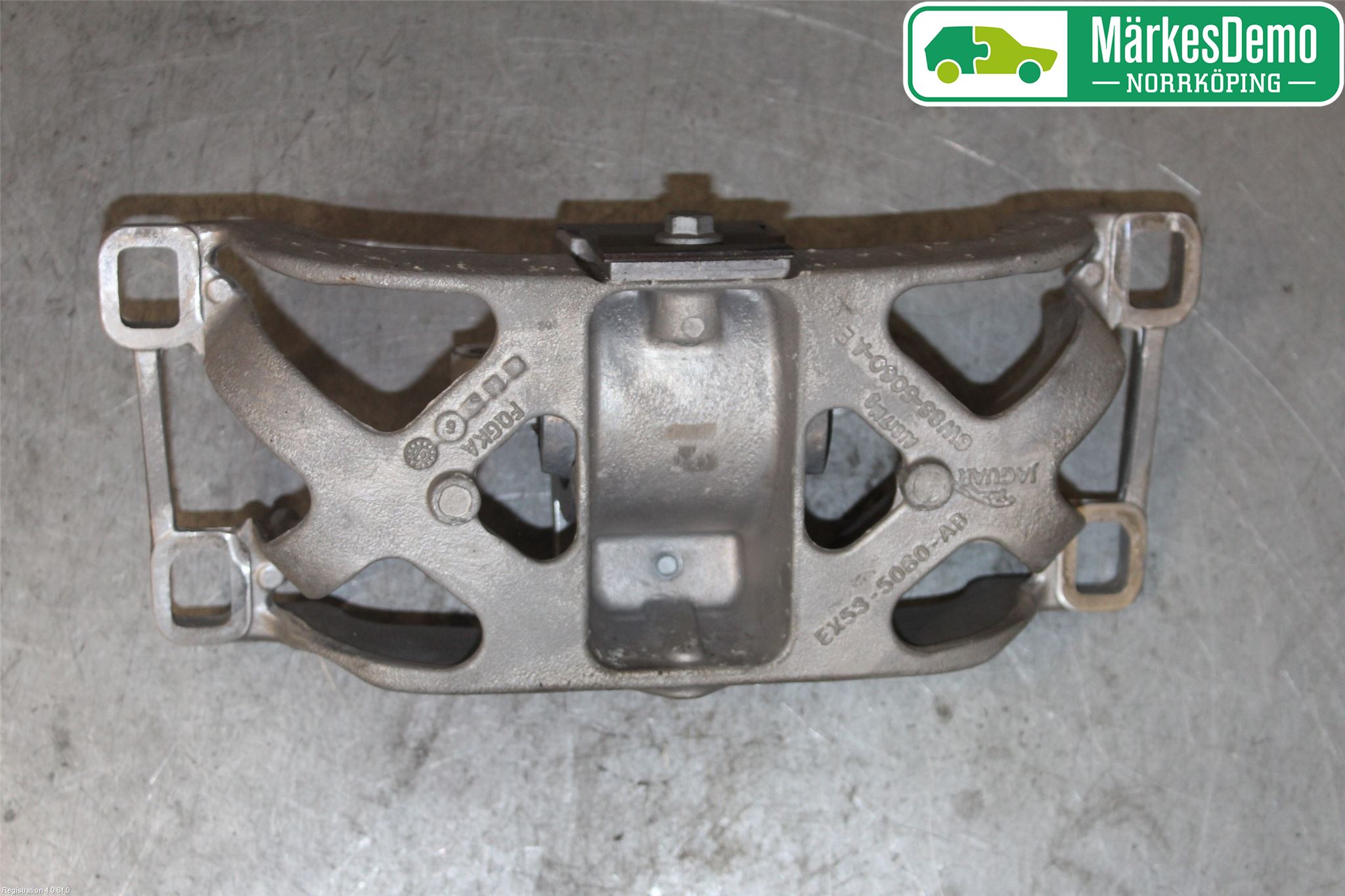 Jaguar F-TYPE Växellådsbalk