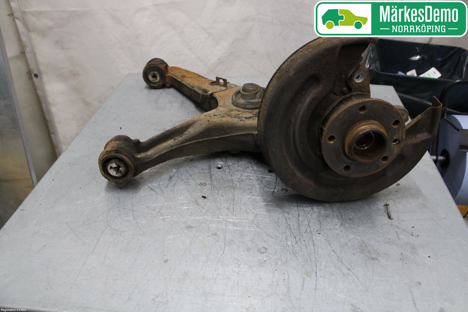 Volkswagen VW TRANSP/CARAVELLE (T5) 04-15 Bärarm Bak Vänster