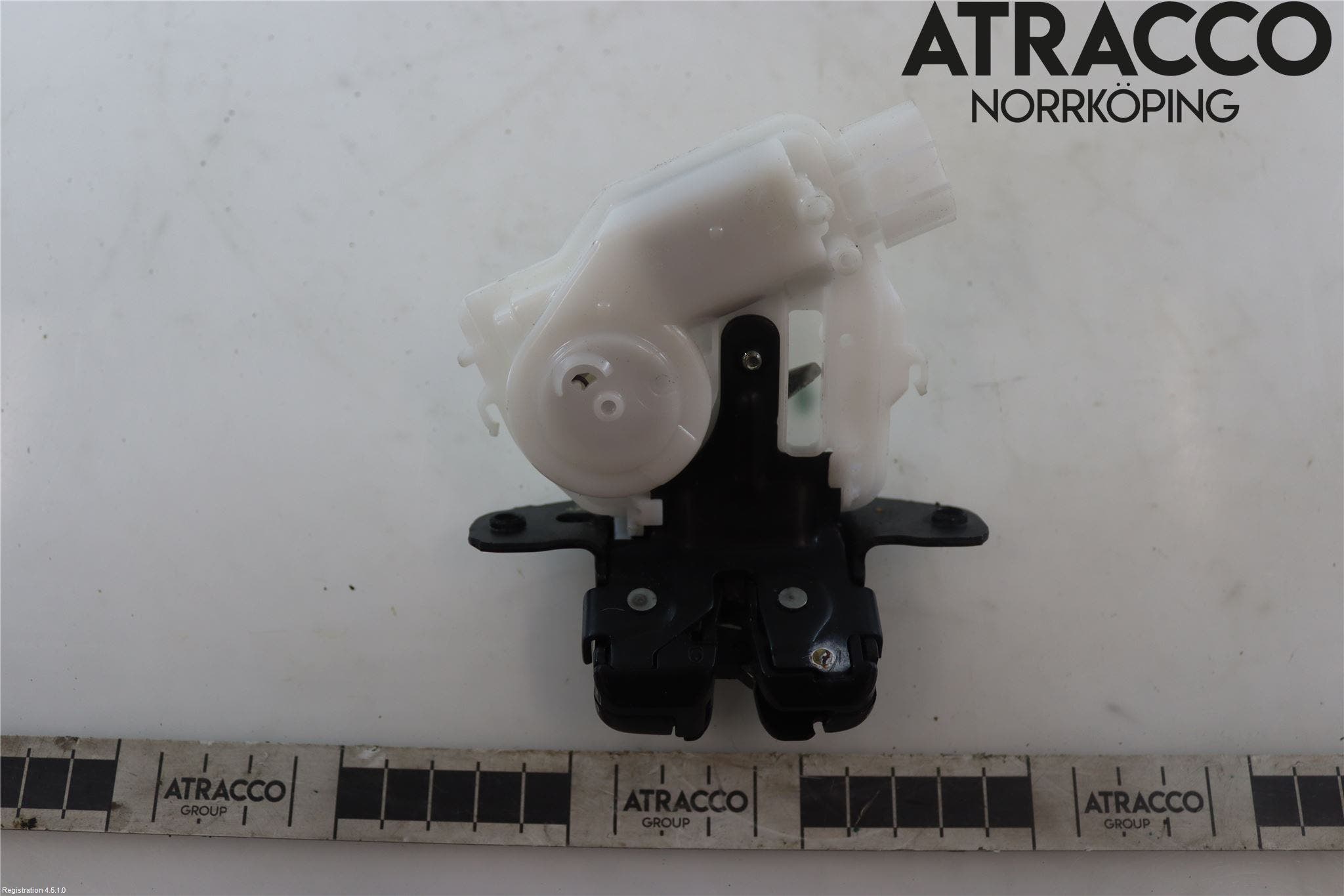 Toyota YARIS XP21 20- Låskista Baklucka