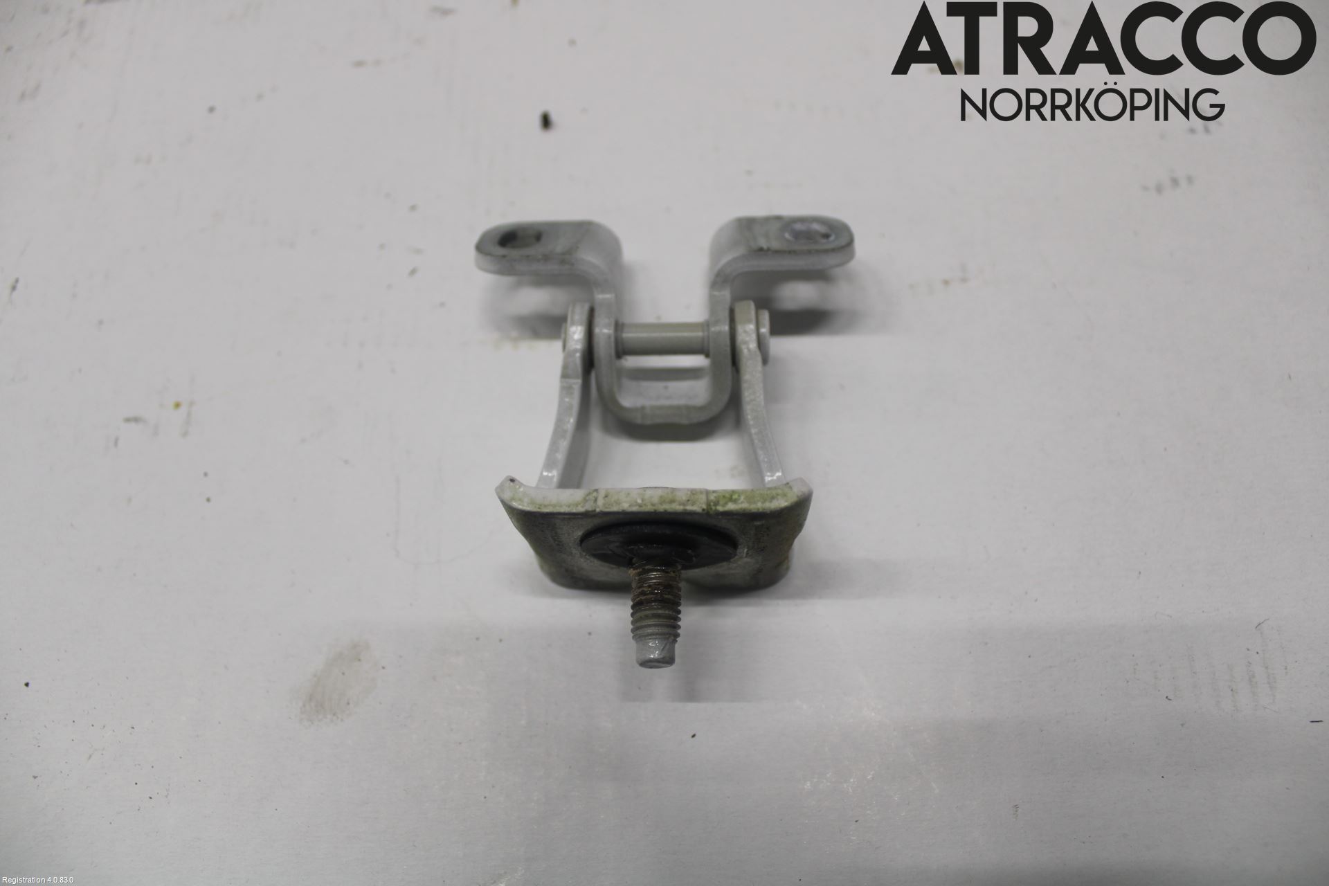 Skoda RAPID Bakluckegångjärn Hö