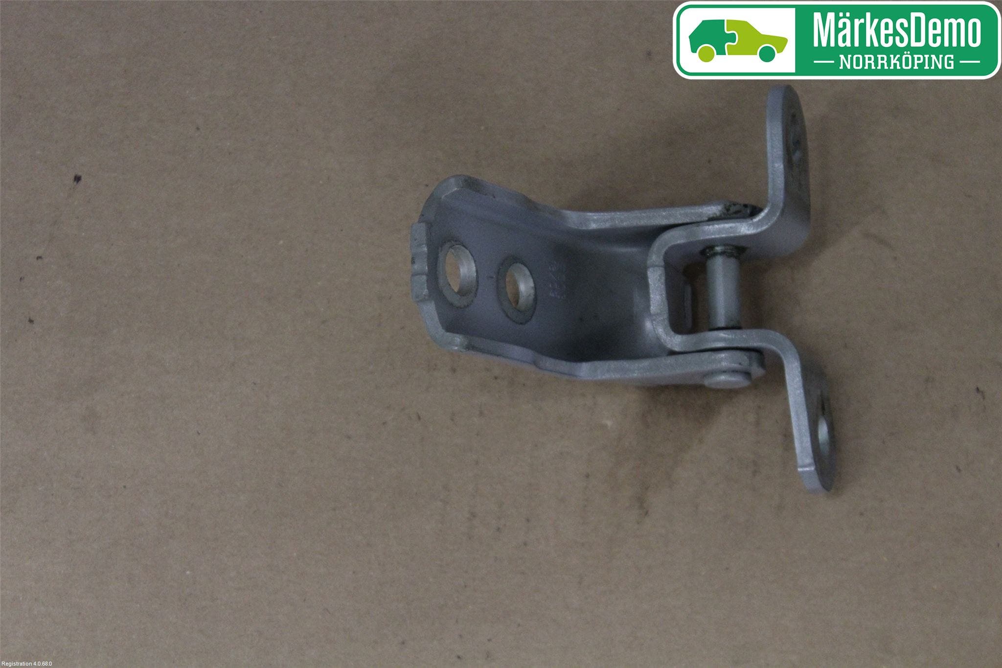 Toyota AVENSIS 09-15 Dörrgångjärn