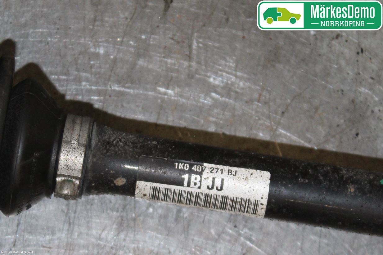 Volkswagen VW PASSAT 11-14 Drivaxel Fram Vänster