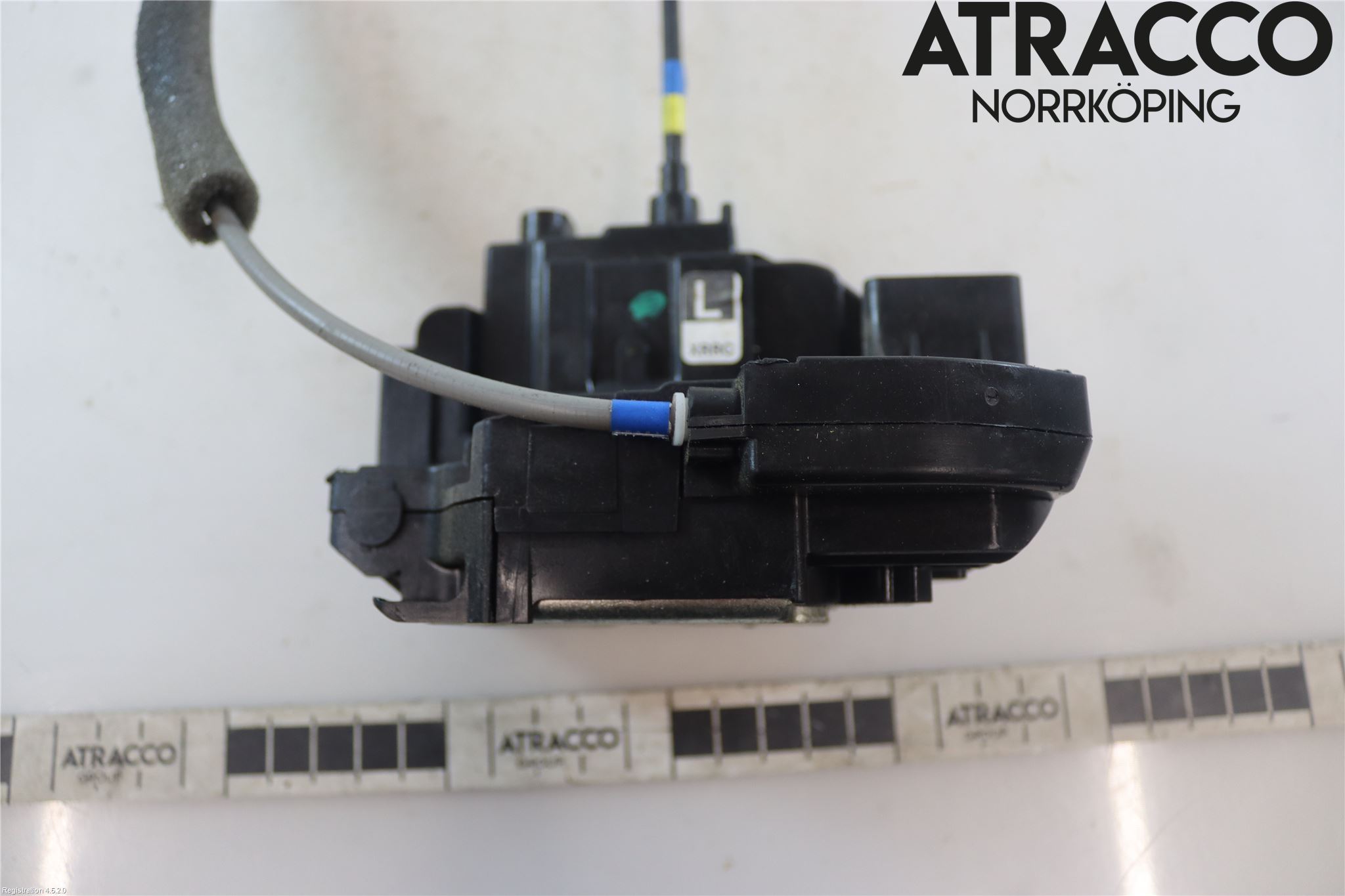 Nissan NOTE E11 06-14 Låskista-Dörrlås