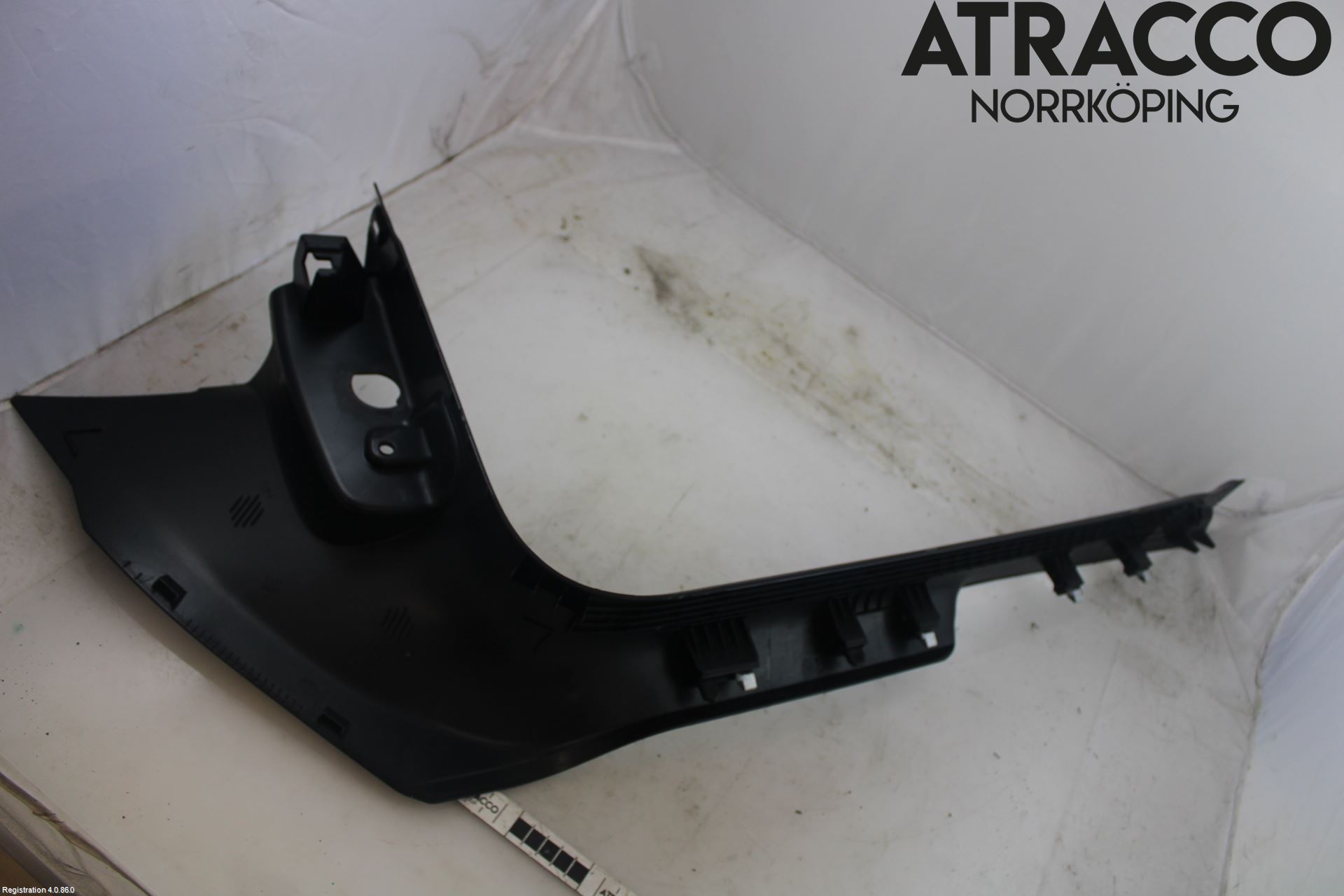 Audi Q3 F3 19- Inr Plastd A-B-C Stolpe