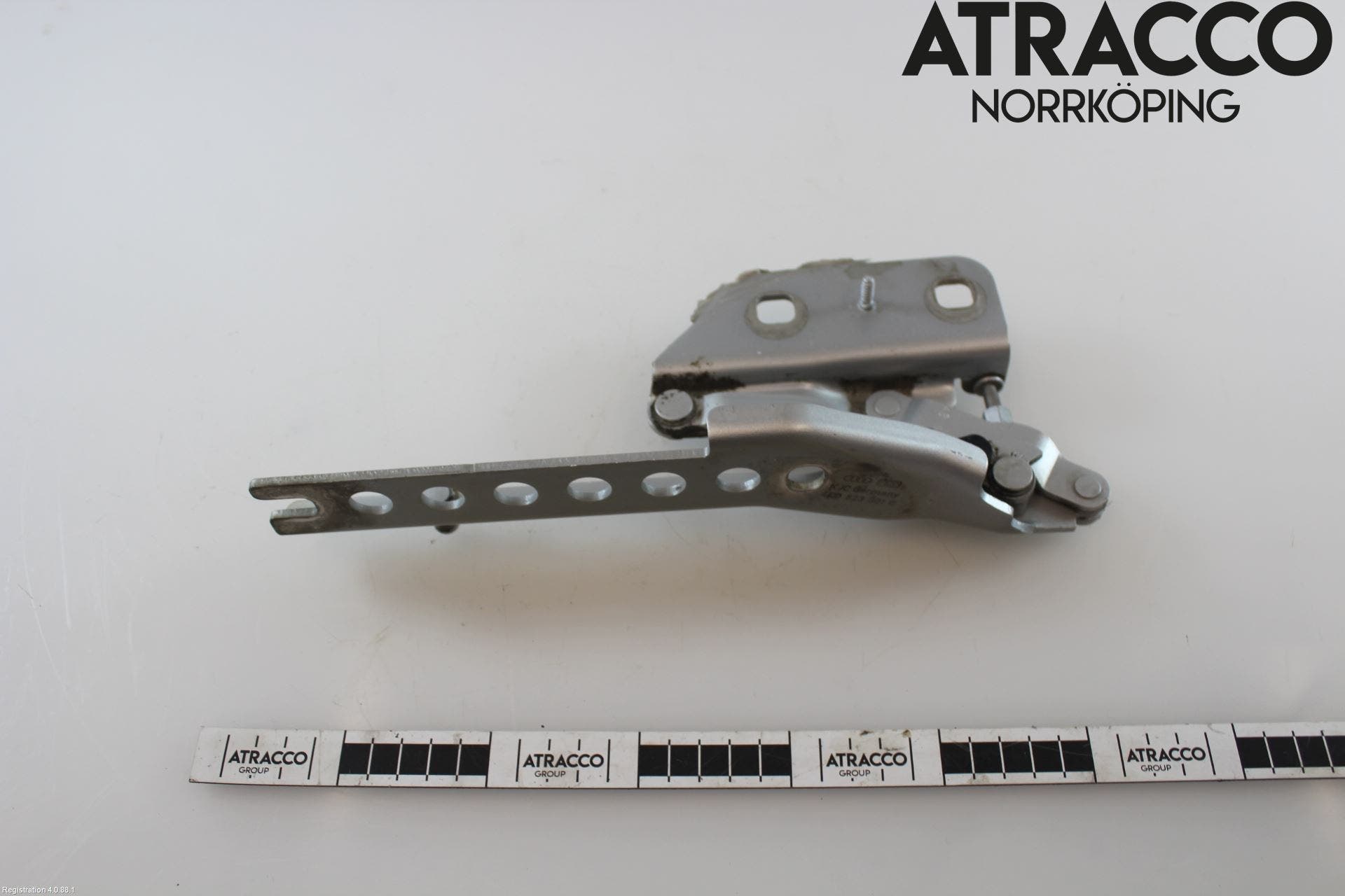 Audi A8/S8 4E 02-09 Huvgångjärn