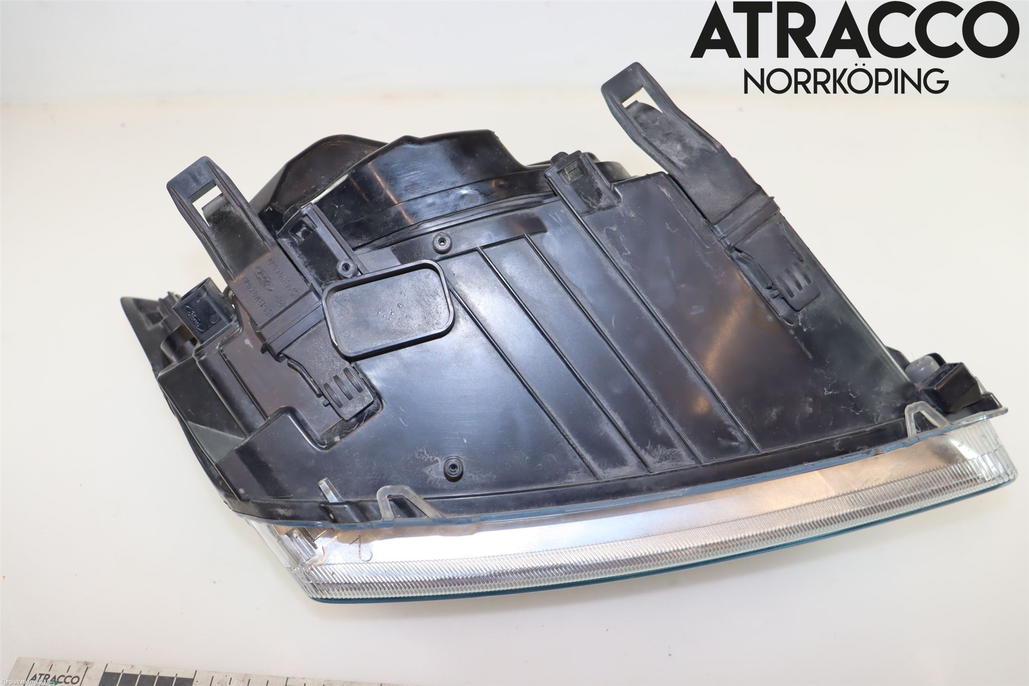 Ford FOCUS     04-07 Strålkastare Vänster