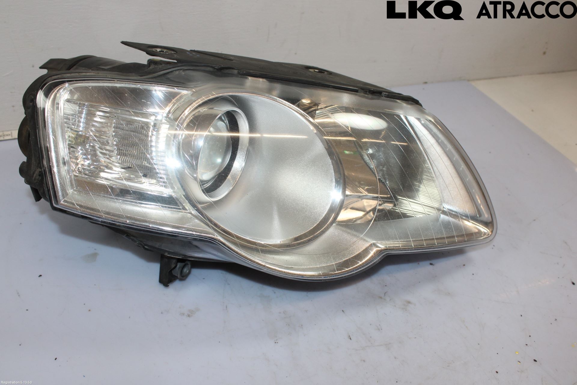 Volkswagen VW PASSAT 05-11 Strålkastare Höger