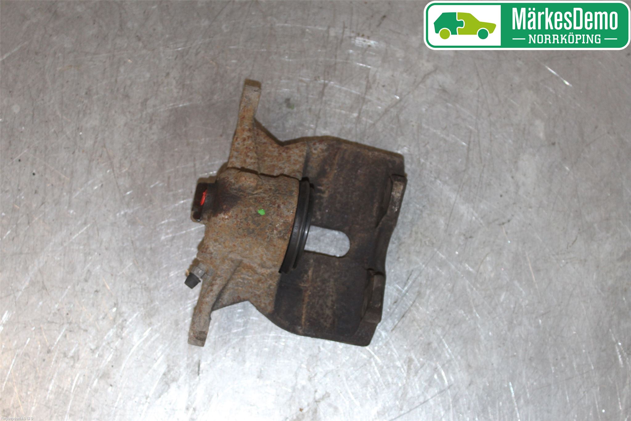Volkswagen VW PASSAT 15-19 Bromsok Fram Vänster