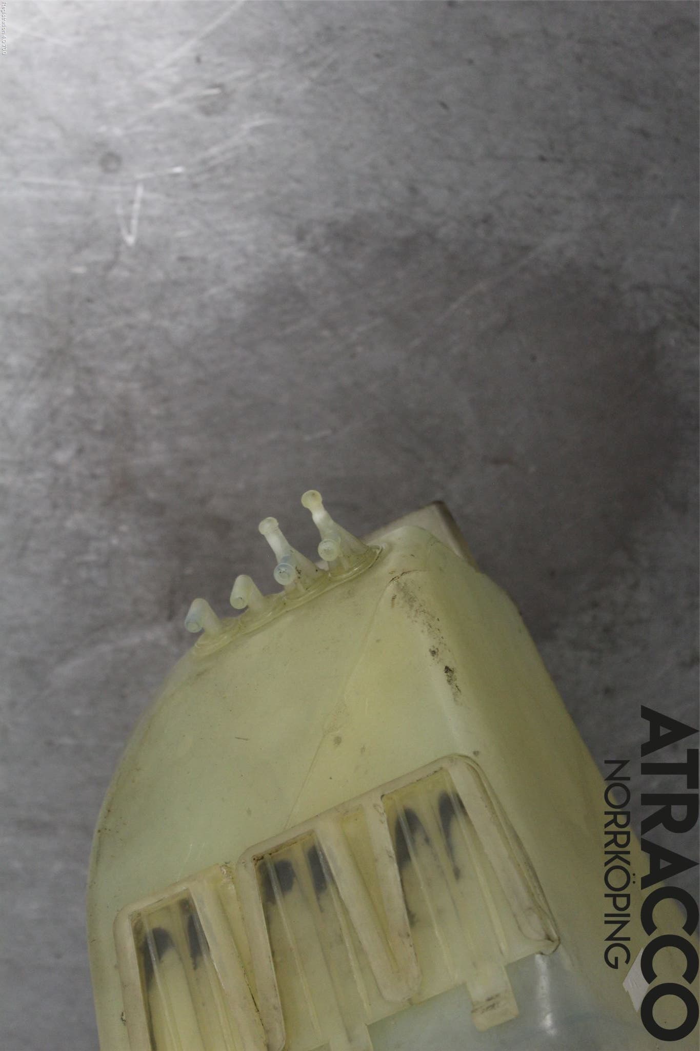 BMW 7 E23      77-86 Spolartank Vindruta