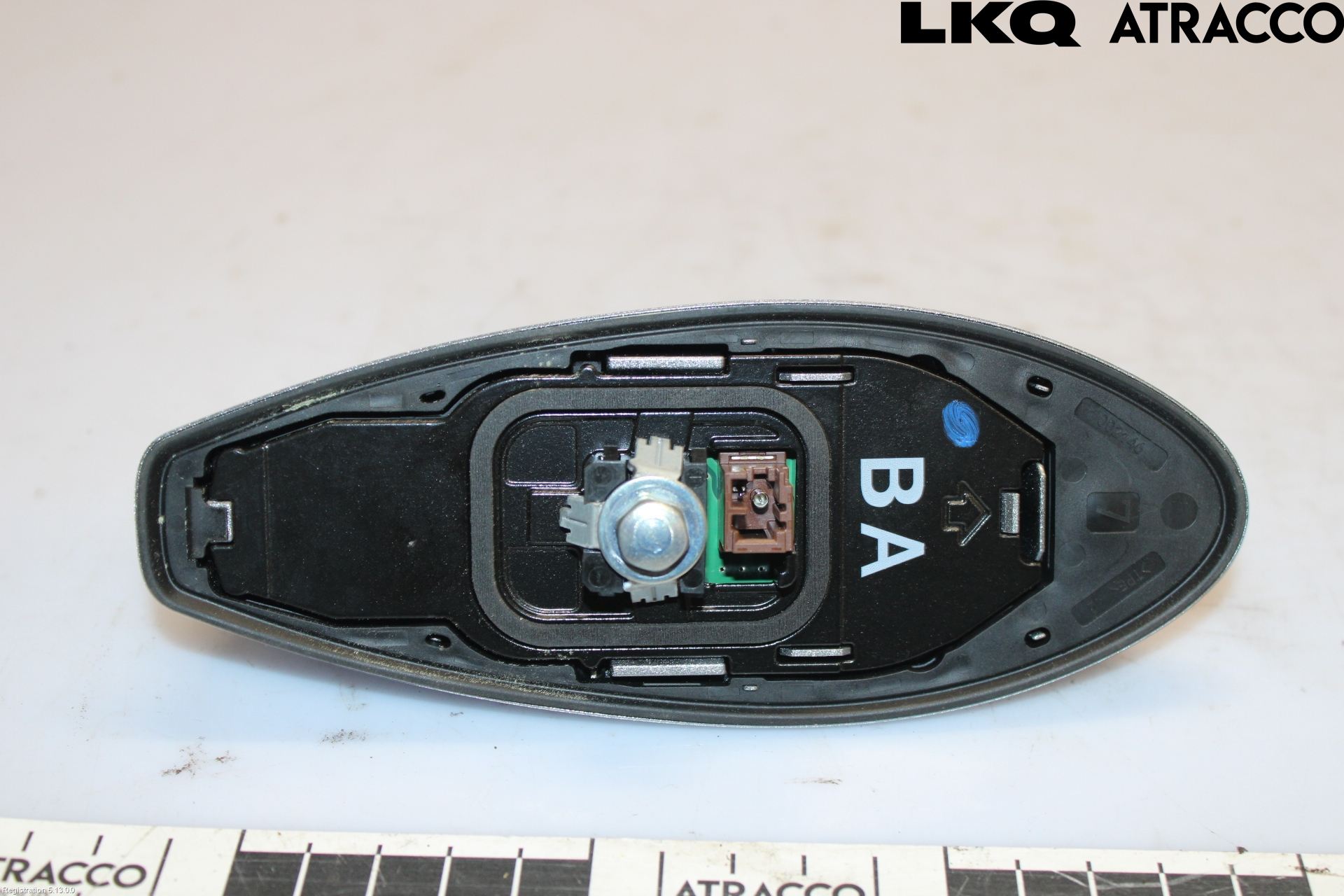 Lexus UX/300e 19- Antenn