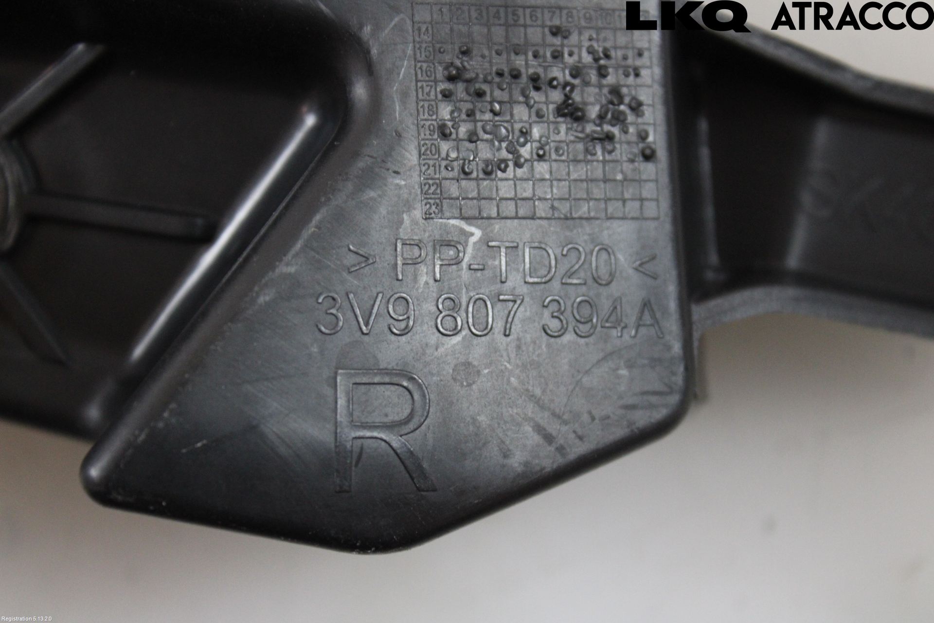 Skoda SUPERB 16-24 Stötfångarfäste Bak Hö