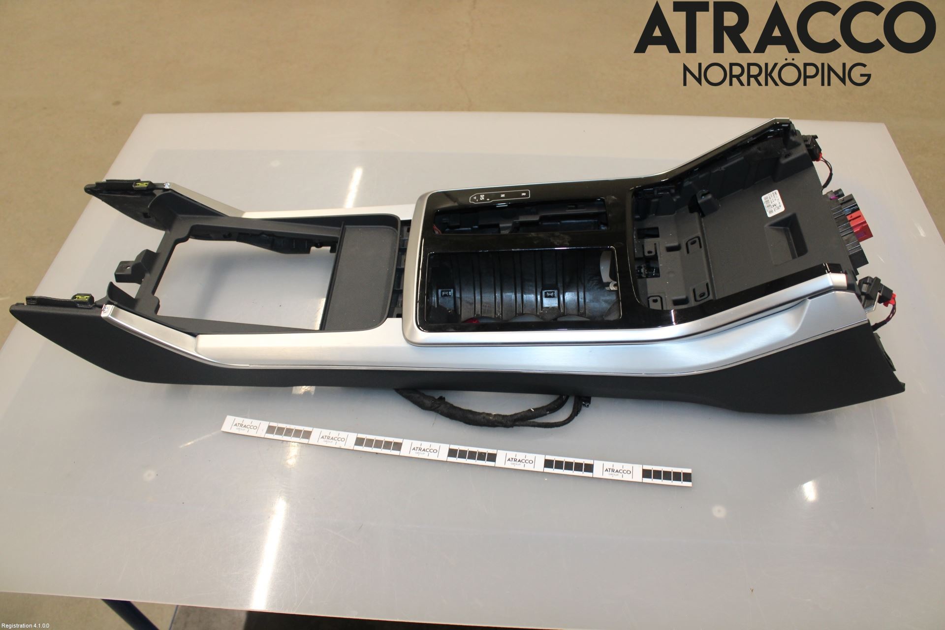 Audi Q7/SQ7 Instrumentkonsoll Mitt