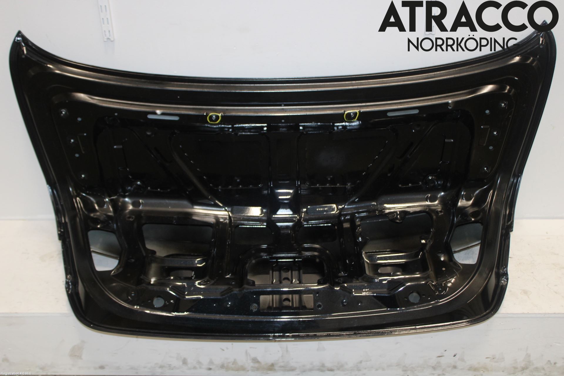 BMW 5 F10/F11/F18 09-17 Baklucka (Ej Med Ruta)