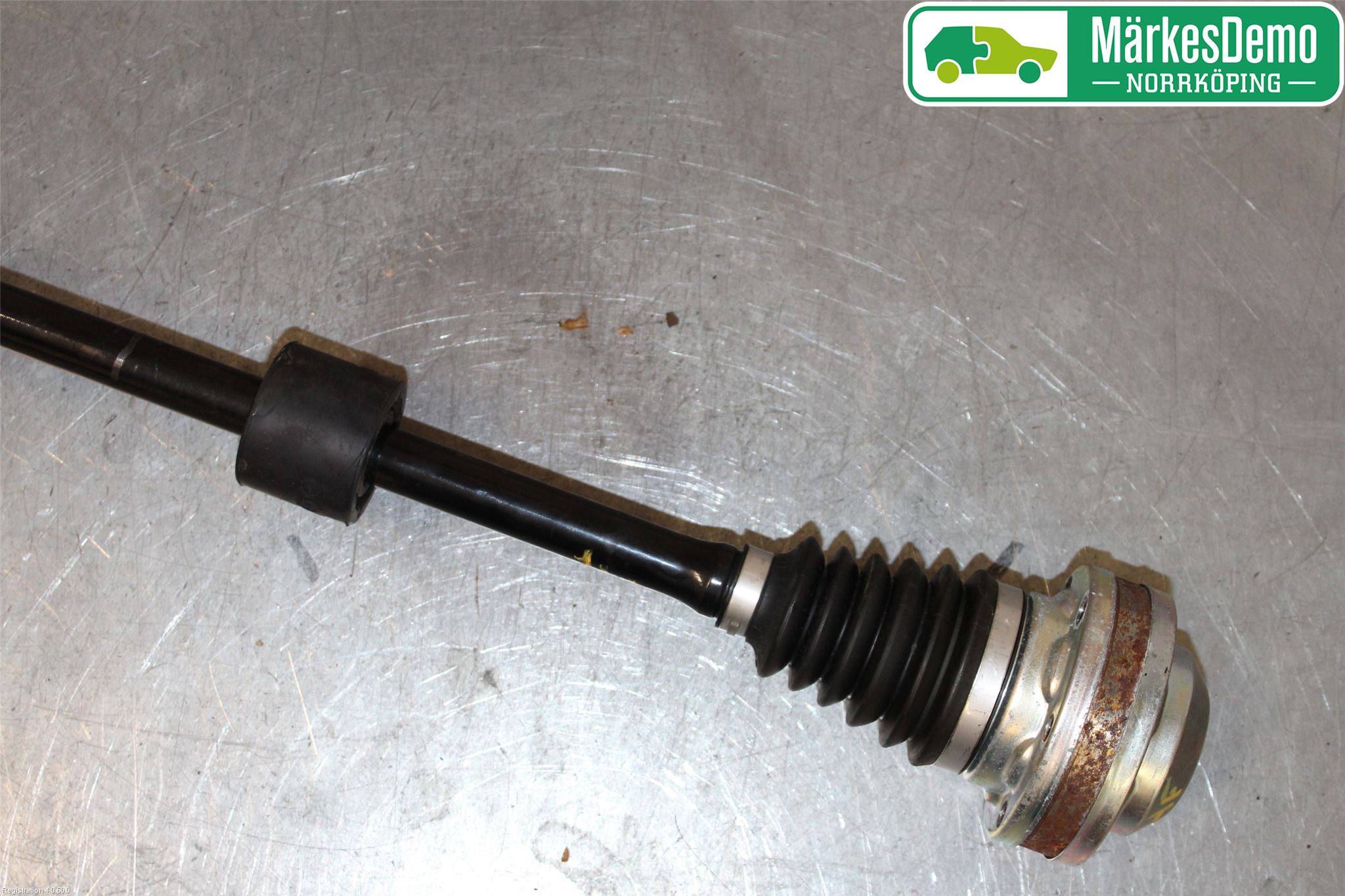 Volkswagen VW TOURAN 16- Drivaxel Fram Höger