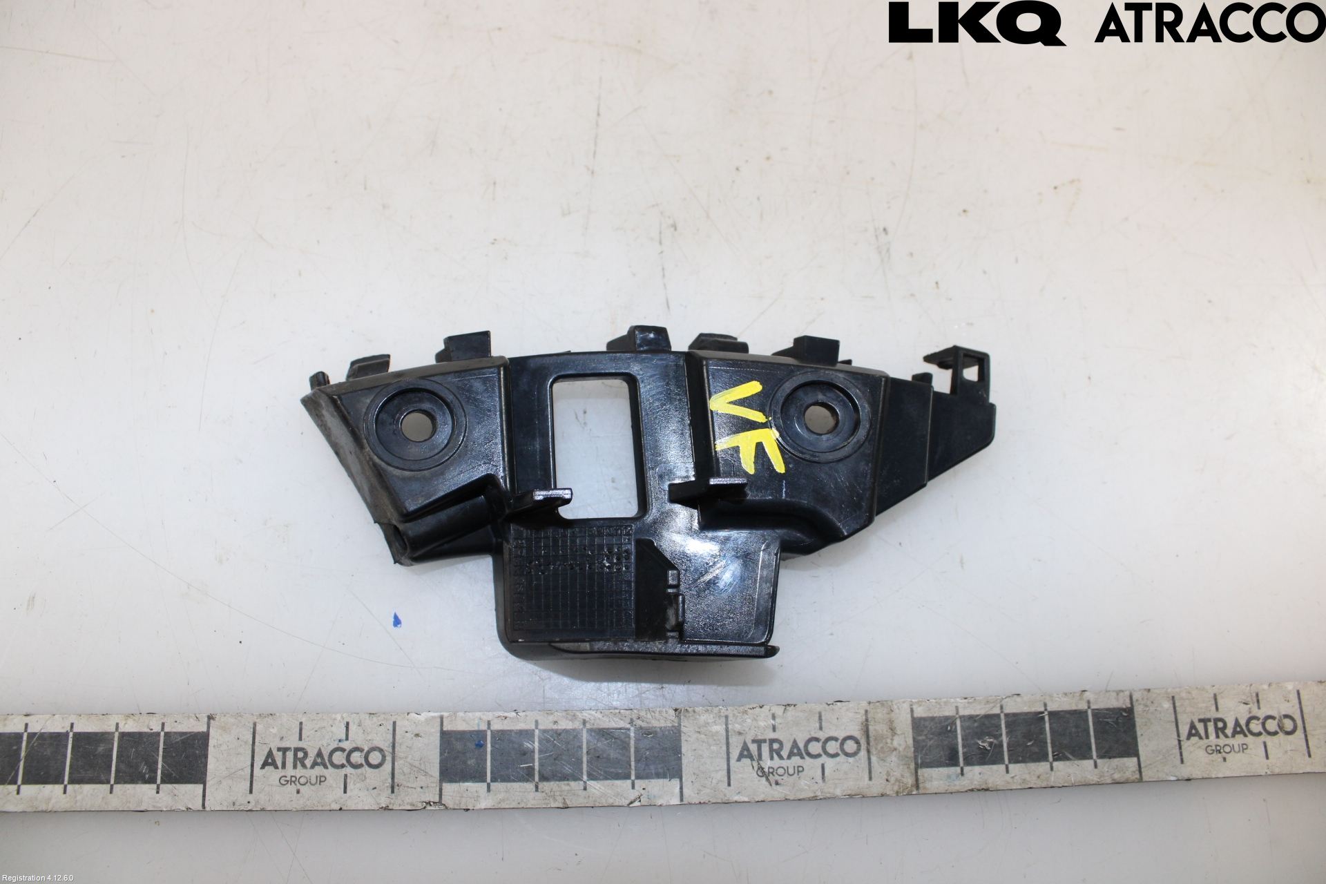 Volkswagen VW JETTA VI 11- Stötfångarfäste Fram Vä