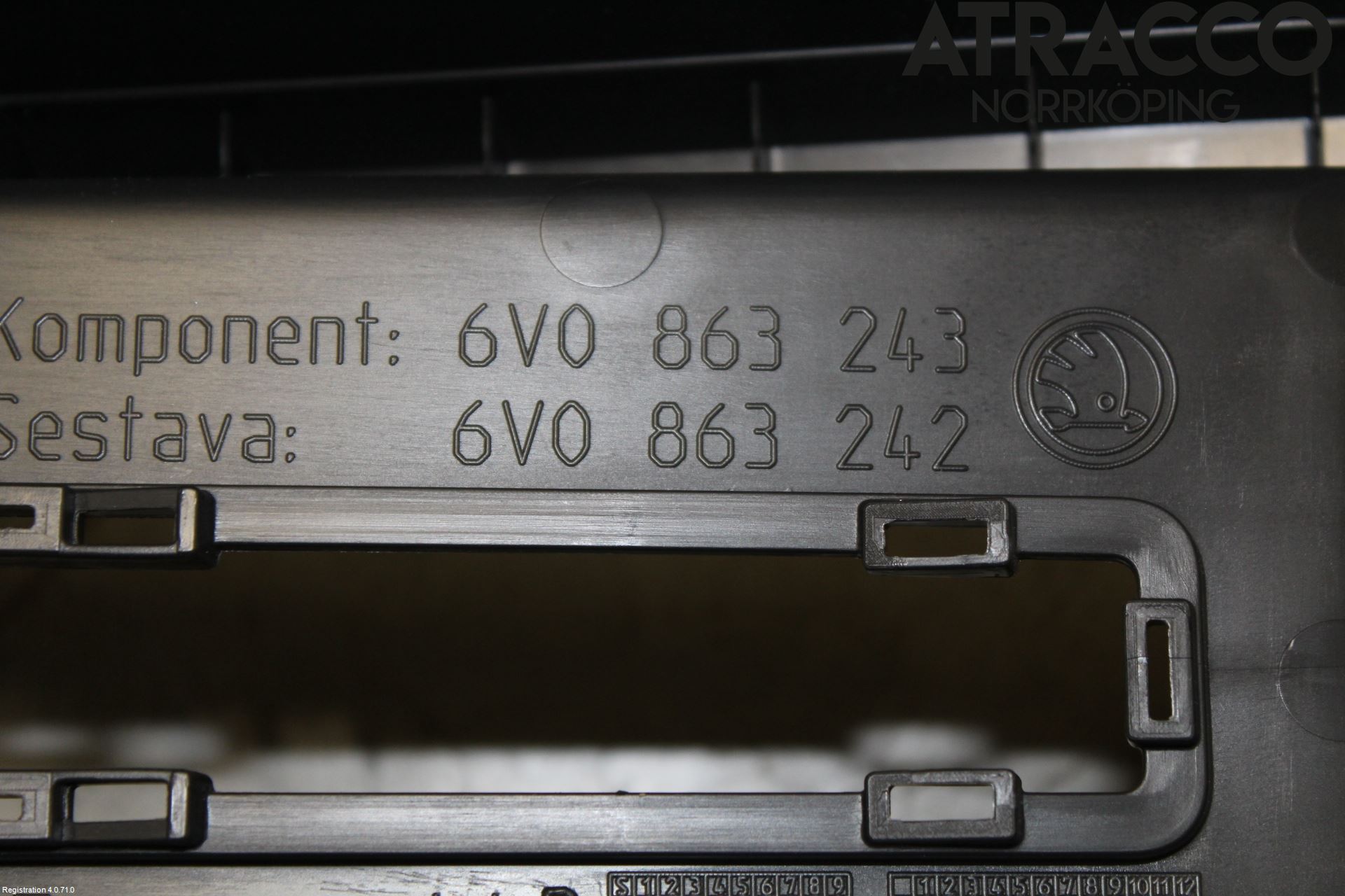 Skoda FABIA 15-21 Instrumentkonsoll Golv
