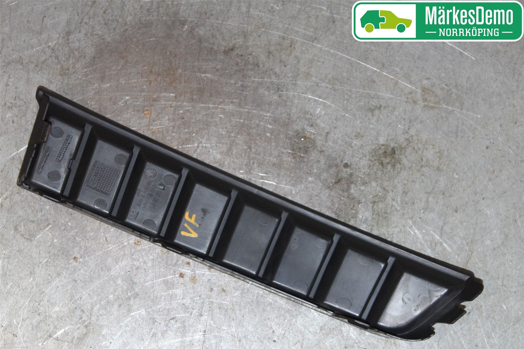 Skoda YETI Dimljussarg Fram