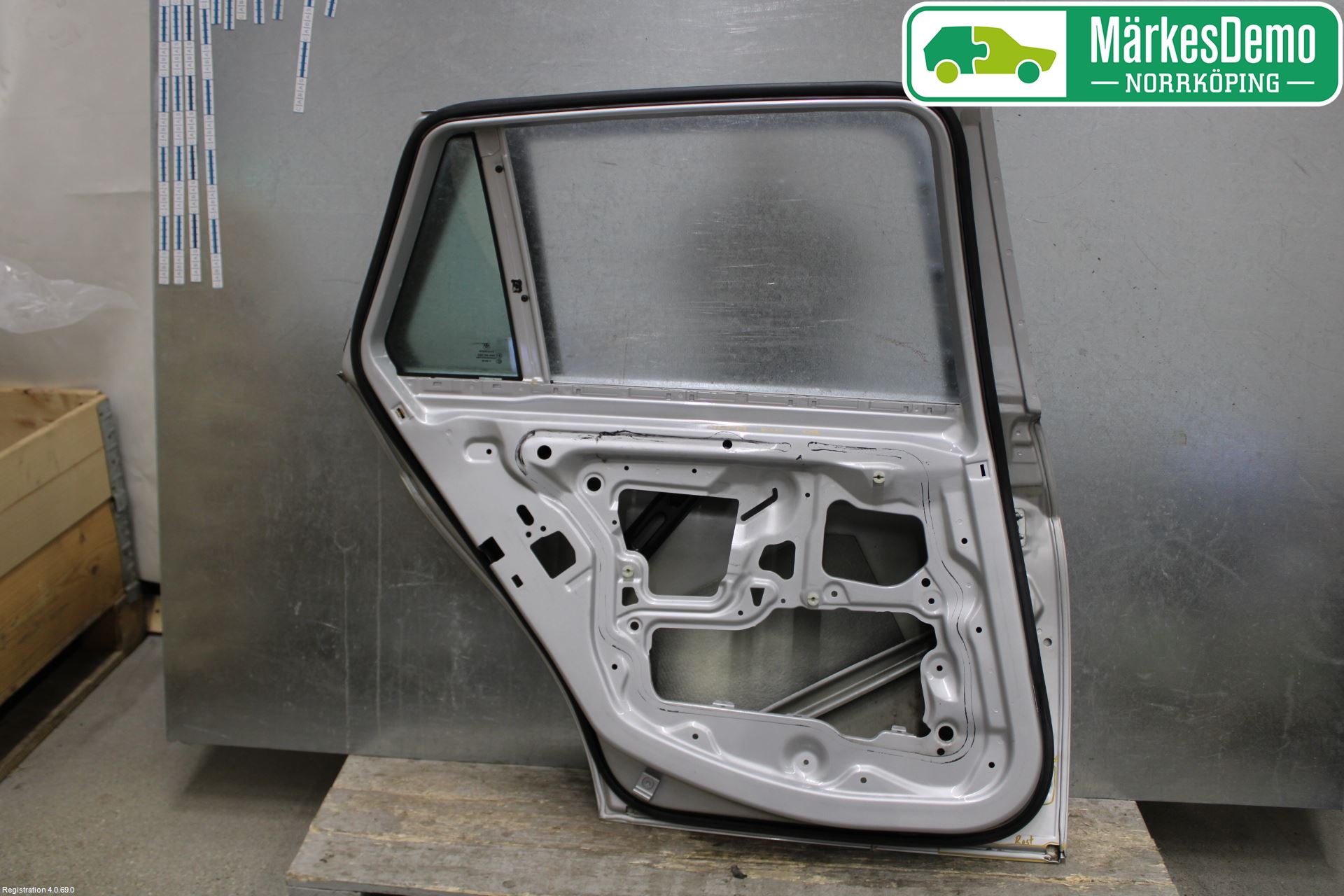 BMW 3 E90/91 SED/TOU 05-12 Dörr Bak Vänster