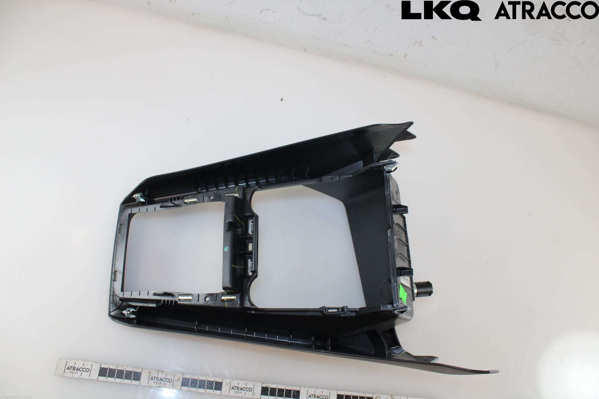Volkswagen VW CADDY 21- Instrumentkonsoll Mitt
