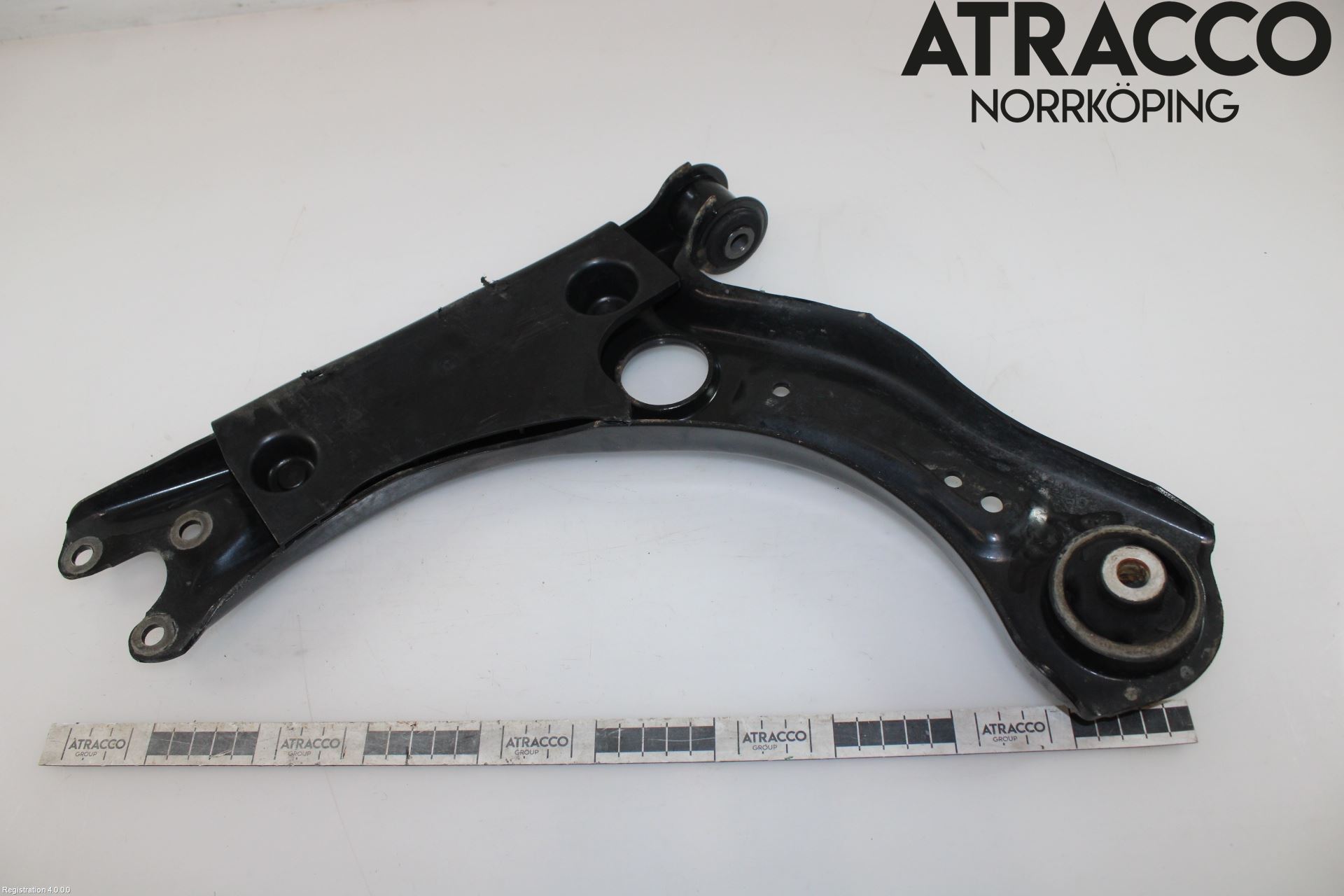 Skoda SCALA 19- Bärarm Fram Undre Hö