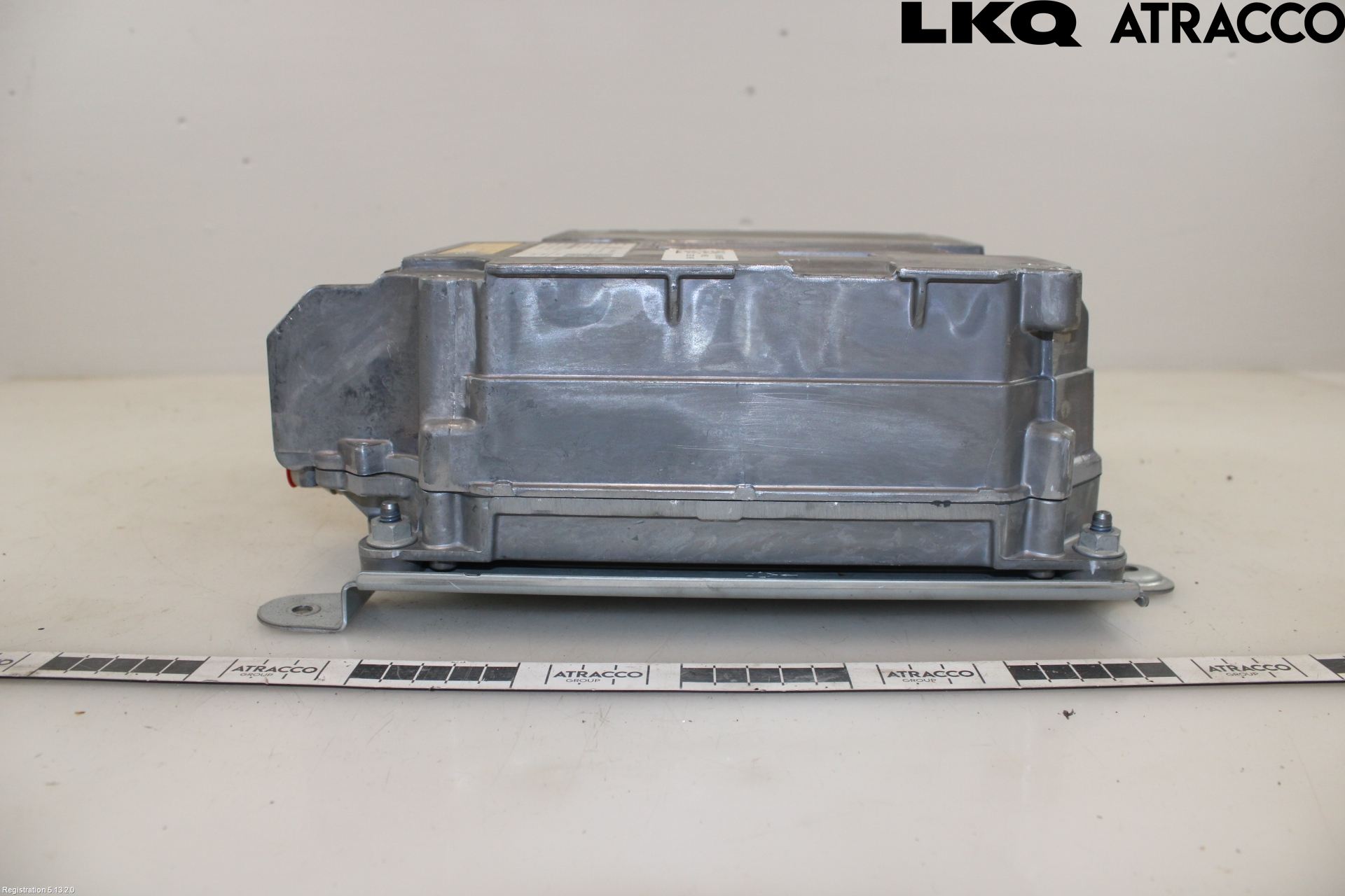 Mercedes-Benz MB EQA (H243) 21- Inverter 12 -> 220 V