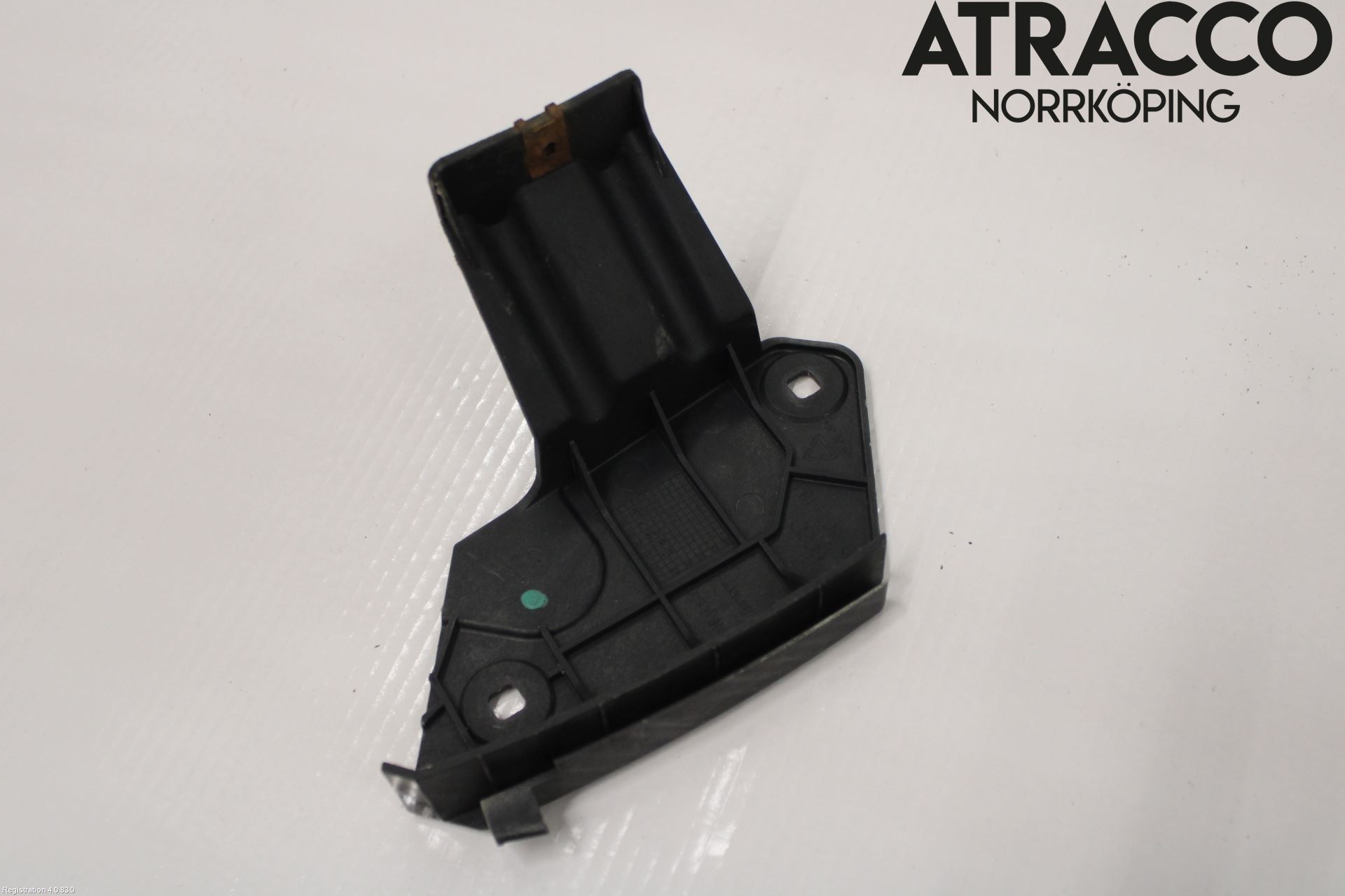 Audi TT 99-06 Stötfångarfäste Bak Hö