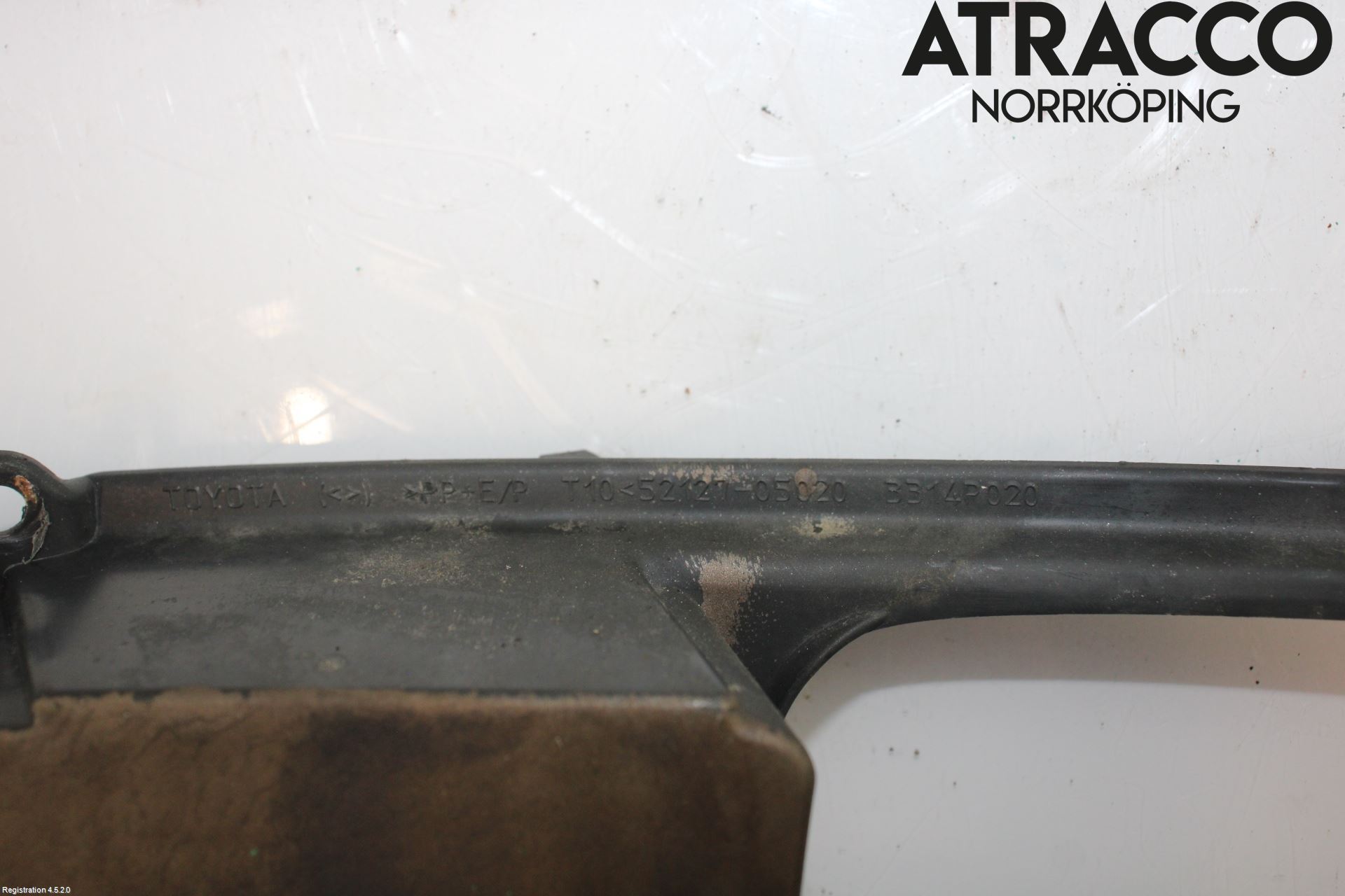 Toyota AVENSIS 03-06 Dimljussarg Fram