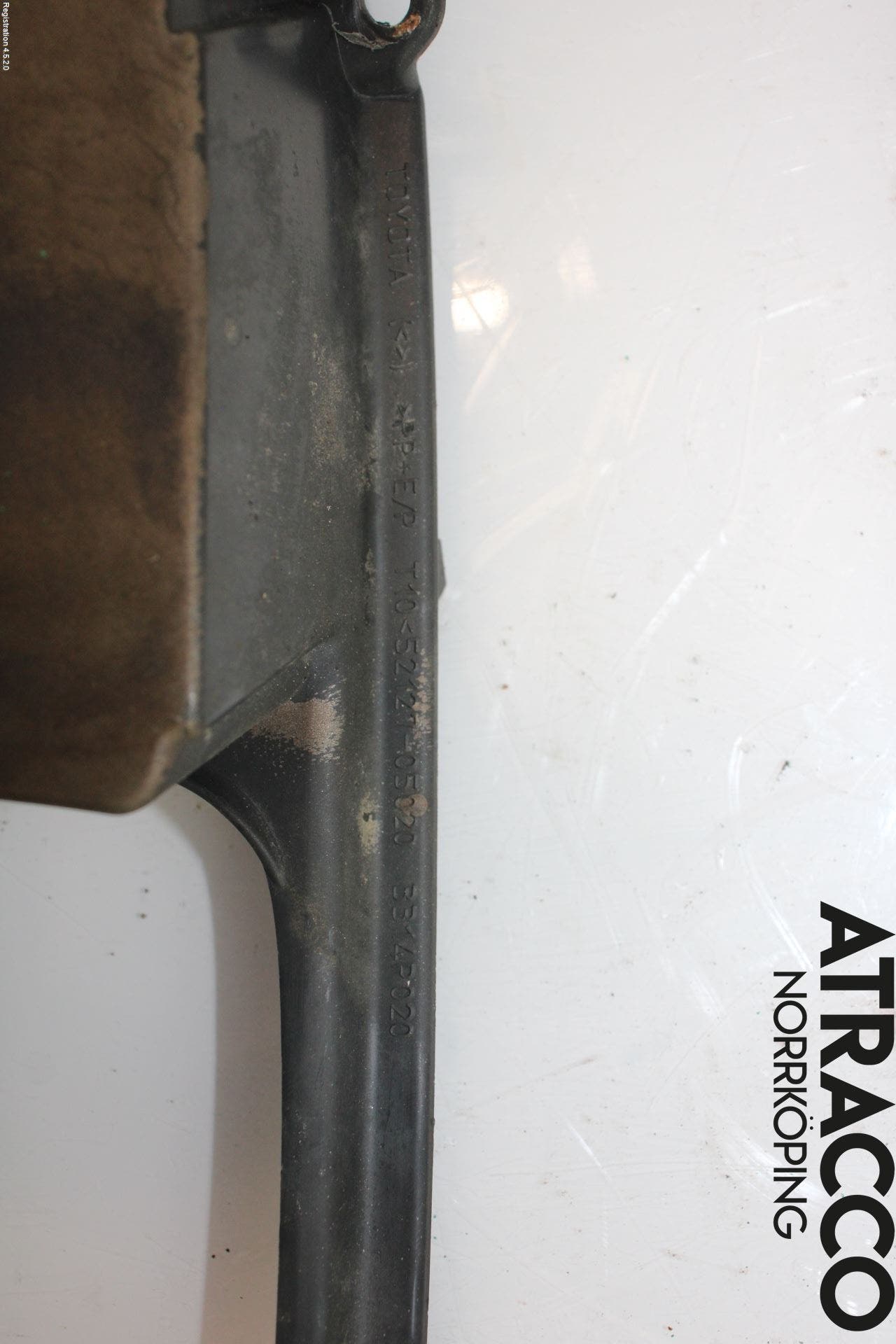 Toyota AVENSIS 03-06 Dimljussarg Fram