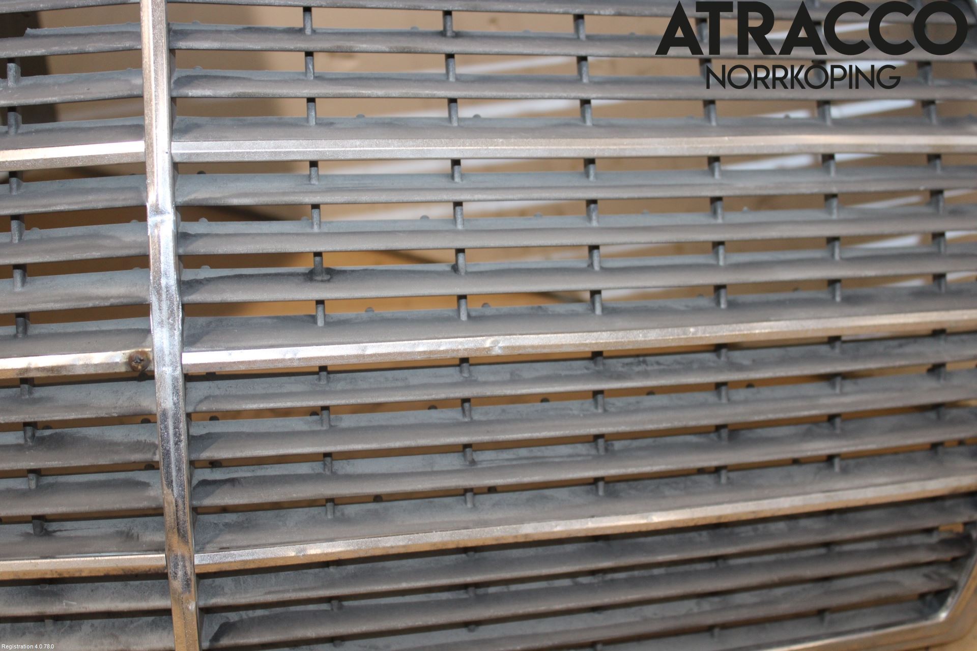 Mercedes-Benz MB 200-300  (W123) 76-86 Grill Komp