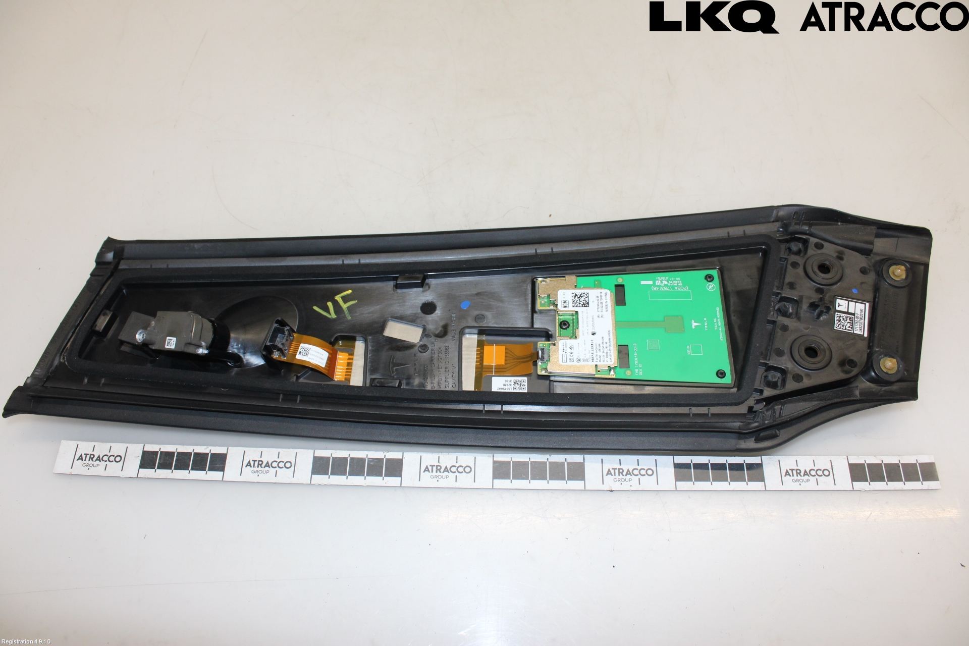 Tesla MODEL 3 17- Dörr Dekorlist Fram Vä