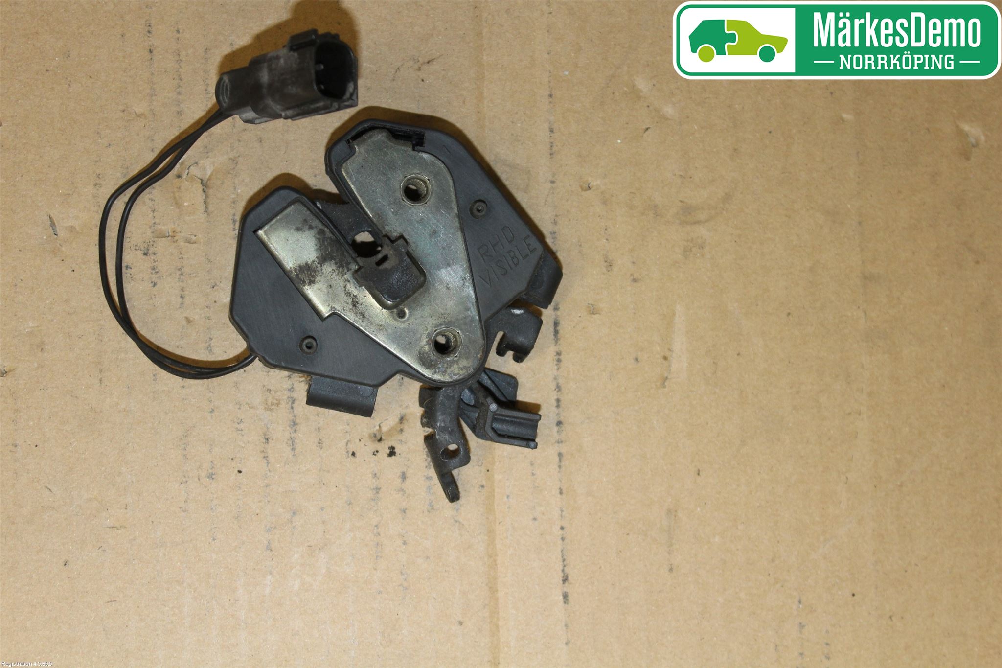 Volvo XC70 01-04 Huvlås