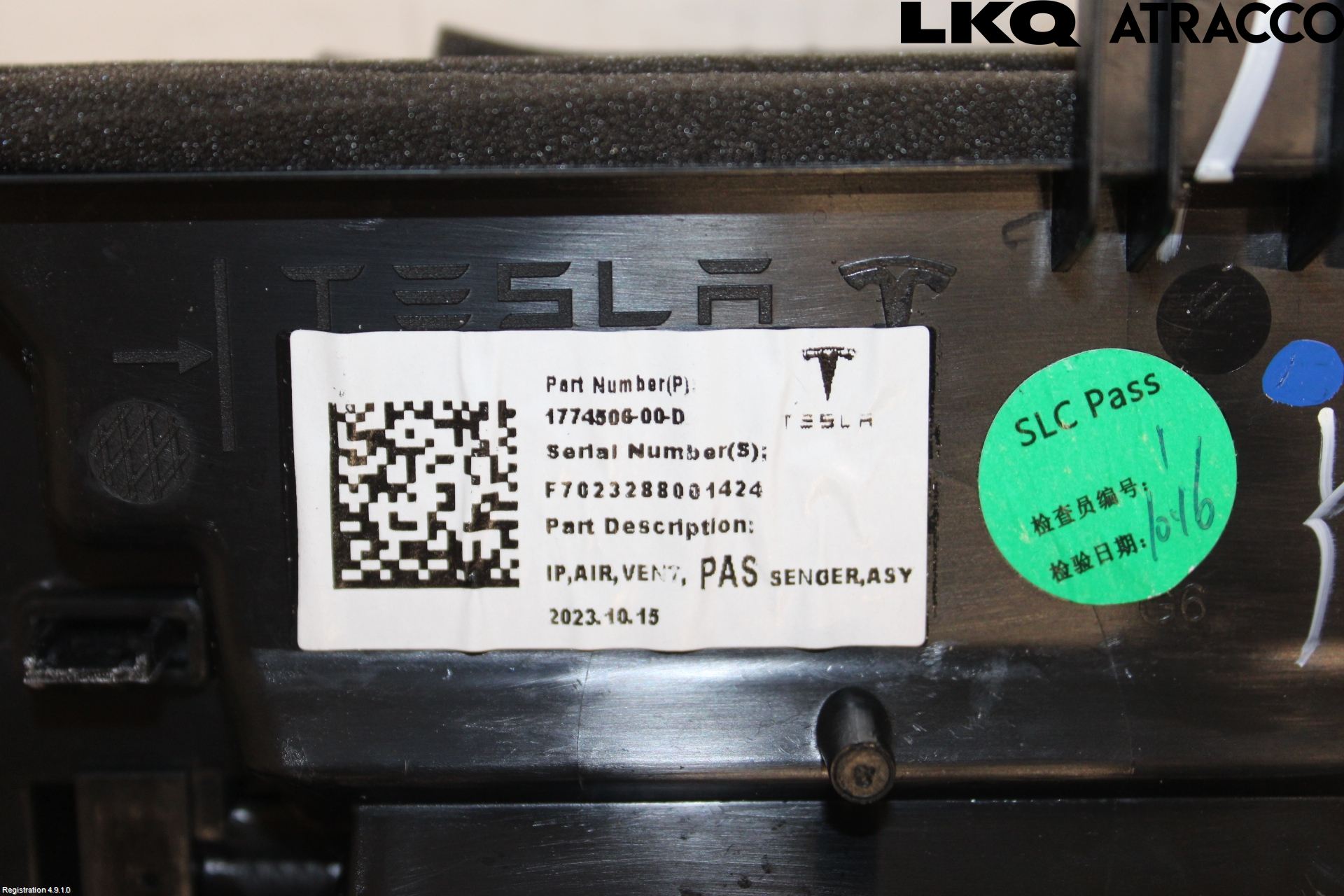 Tesla MODEL 3 17- Defrosterkanal-Munstycke