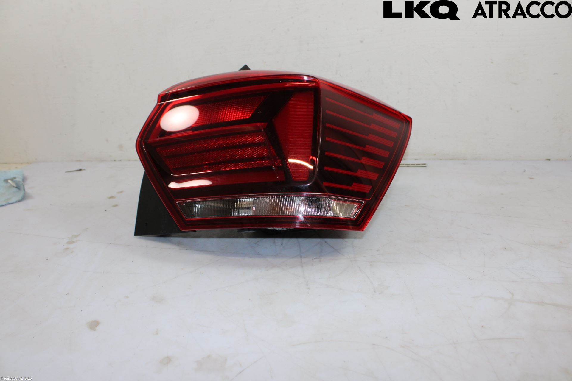 Volkswagen VW POLO VI 18->> Bakljus Höger