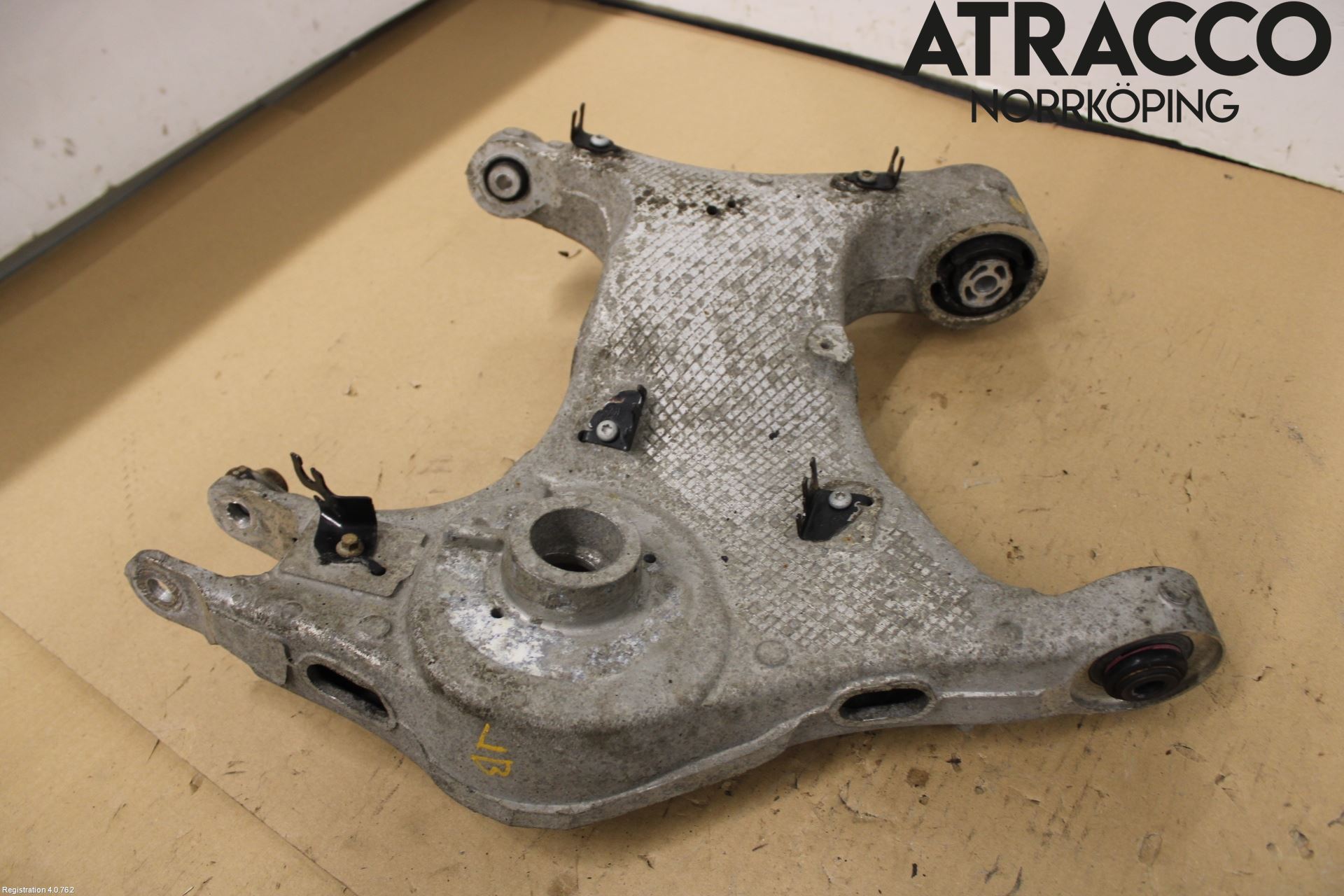 Jaguar E-PACE 17- Bärarm Bak Vänster