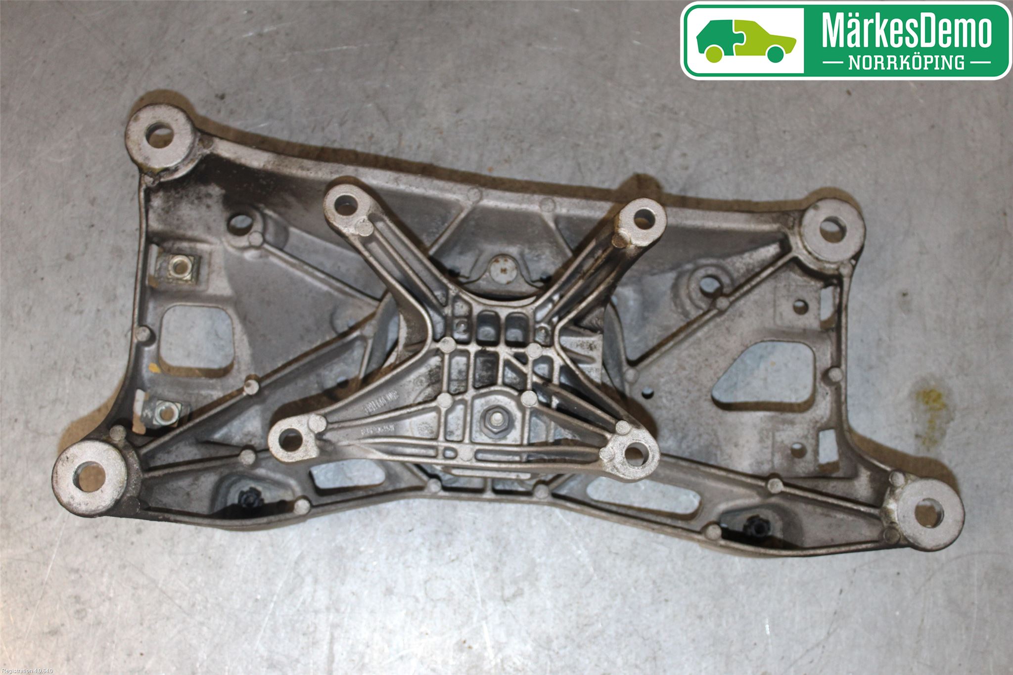 Audi A4/S4 B9 16-19 Växellådsbalk