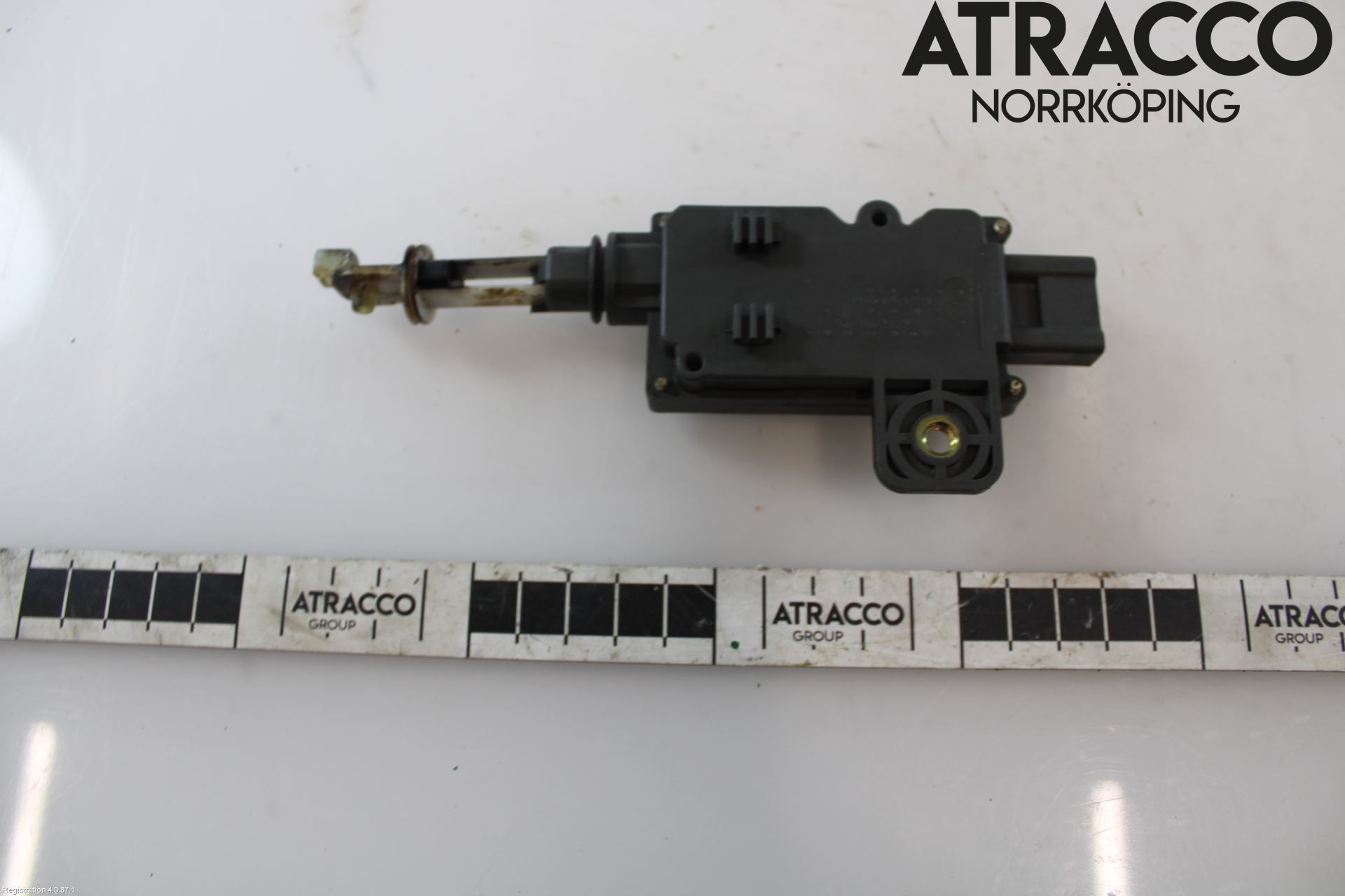Nissan ALMERA    00-06 Centrallåsmot Baklucka