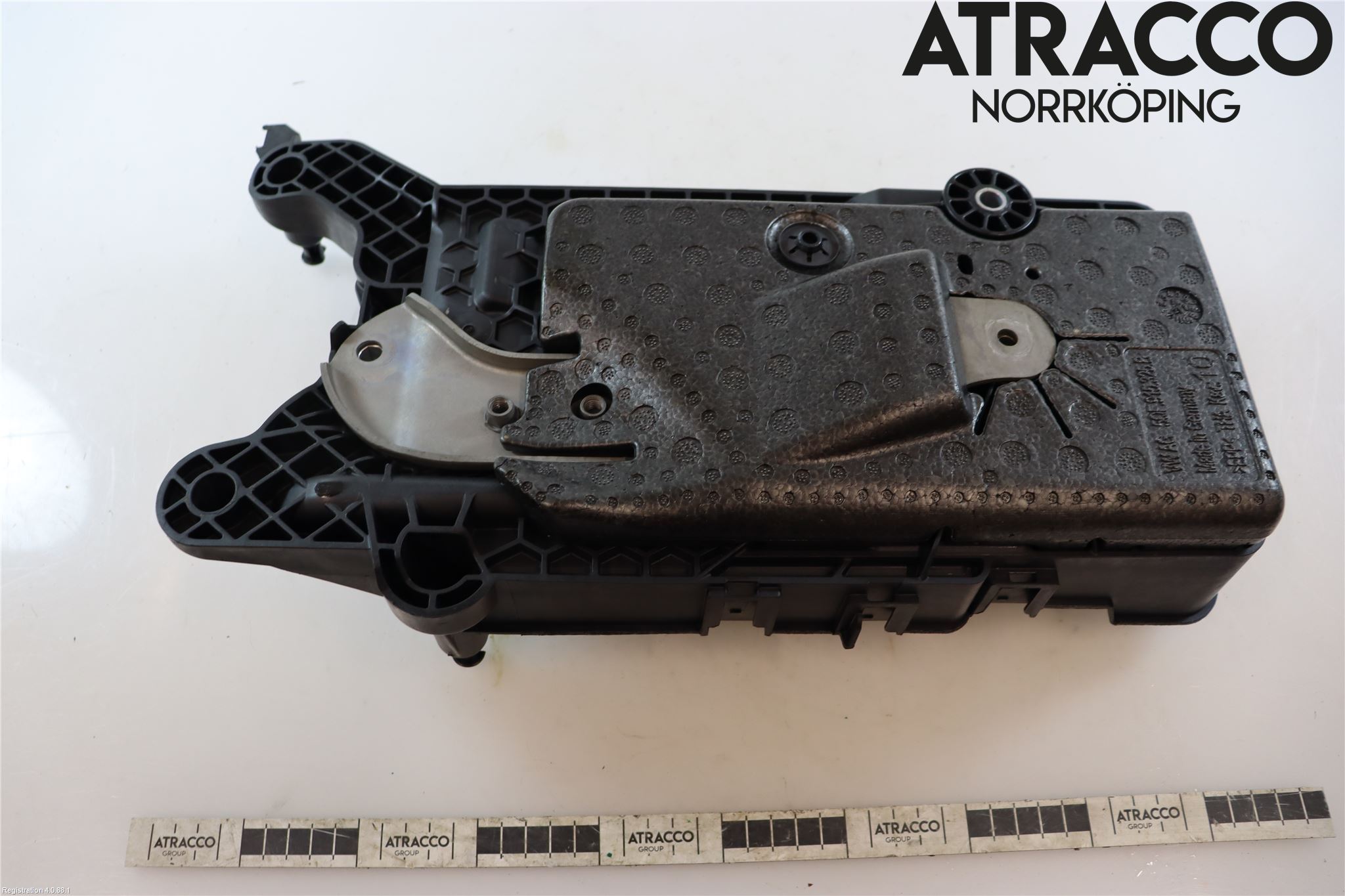 Audi Q3 F3 19- Batterilåda-Fäste-Hållare