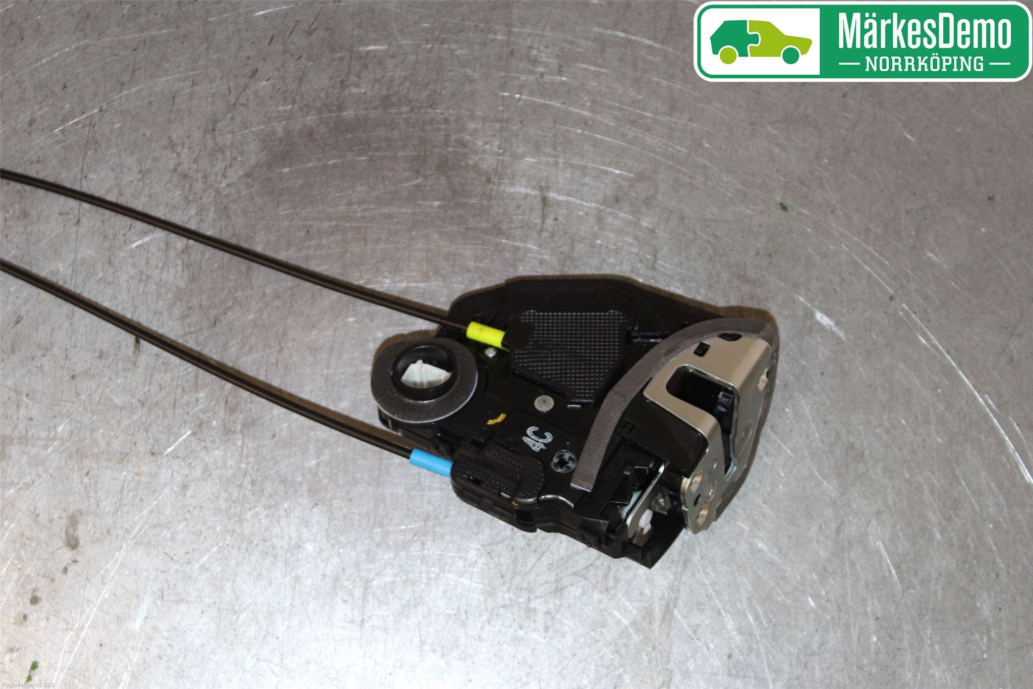 Toyota AURIS 13-19 Låskista-Dörrlås