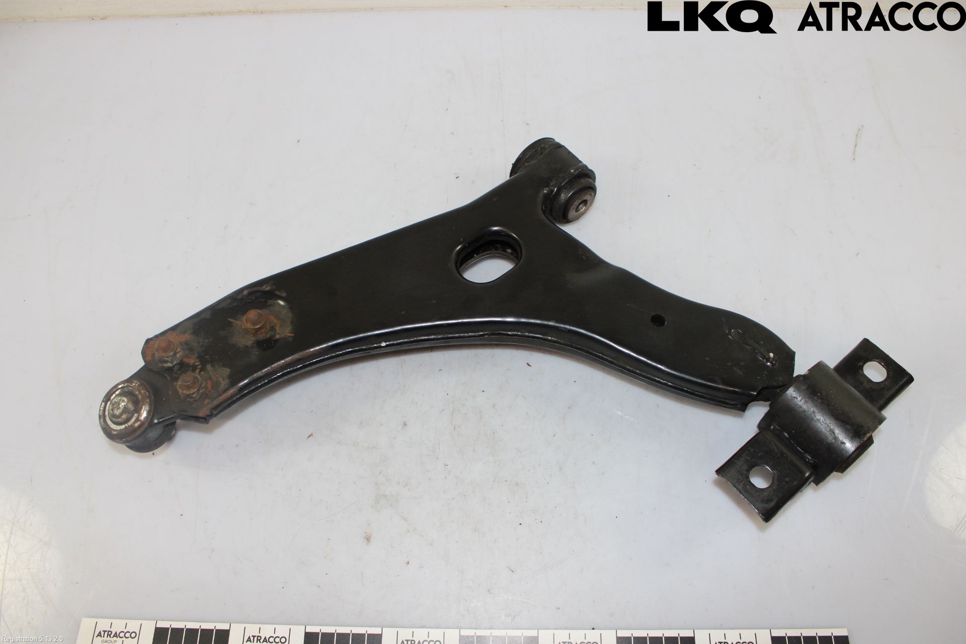 Ford FOCUS     99-04 Bärarm Fram Undre Hö
